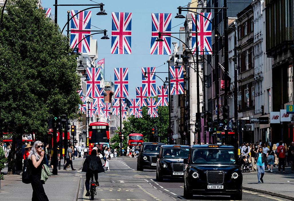 image London&#8217;s Oxford Street to go traffic-free in shopping area makeover, says mayor