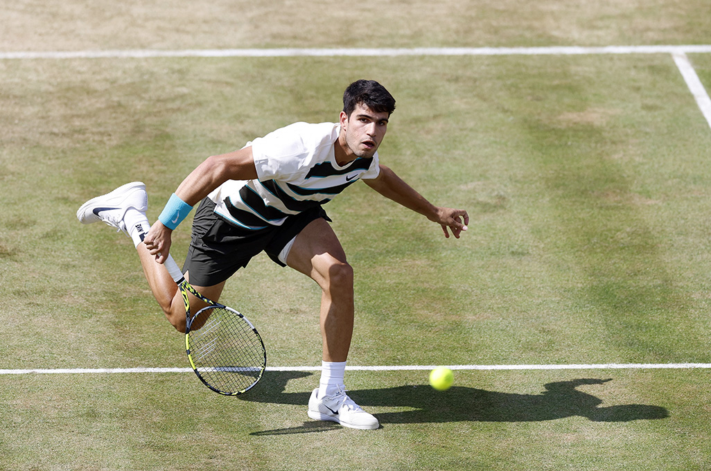 cover Alcaraz battles past lucky loser Walton to advance at Queen&#8217;s Club