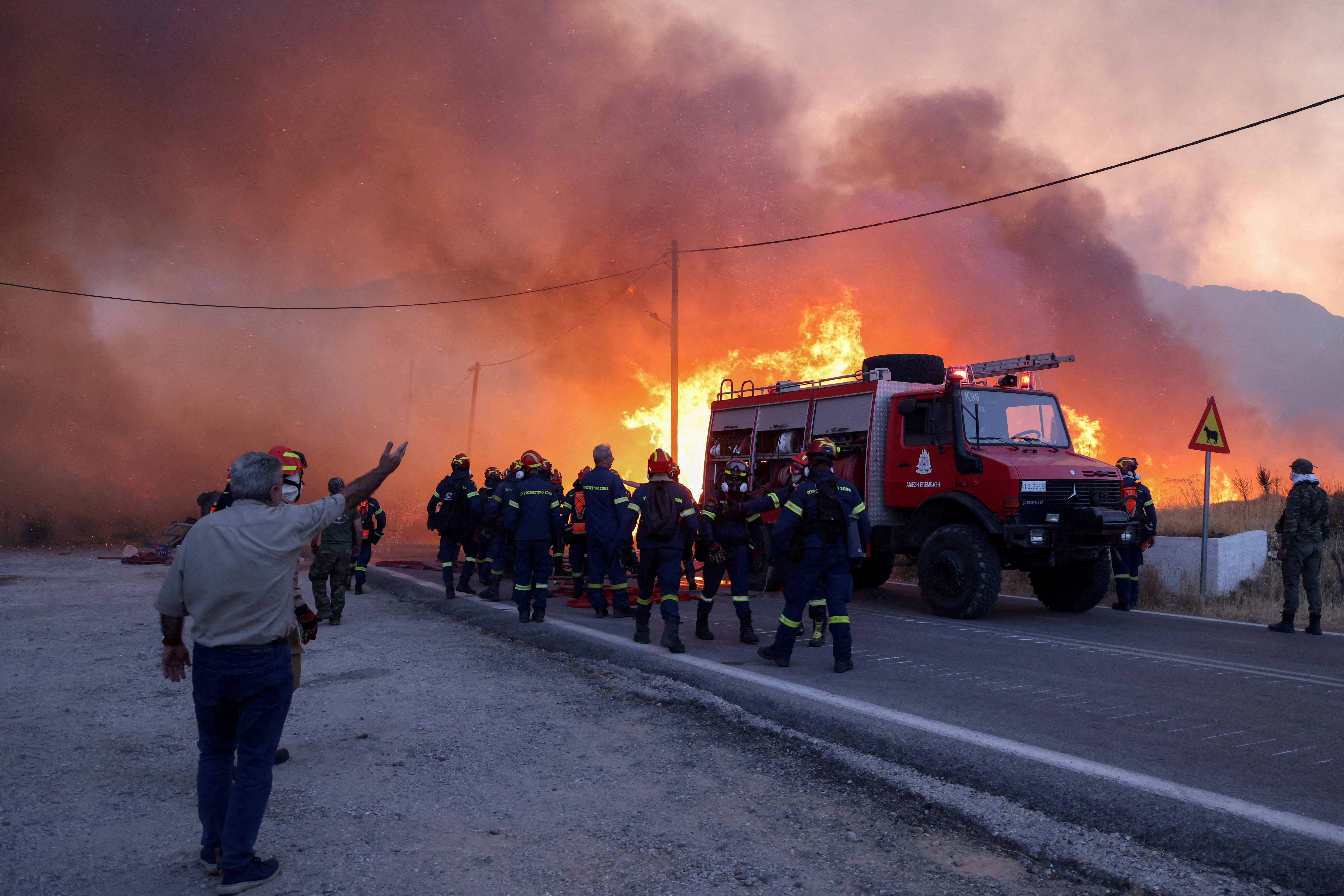 cover Hundreds of firefighters battle wildfires on Greece&#8217;s Chios island for third day