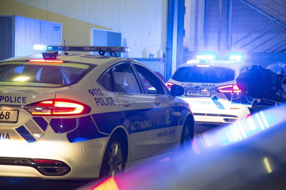 cover Five vehicles gutted, building evacuated in Limassol fire
