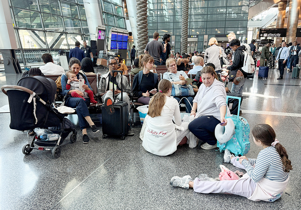 cover Chaos for thousands of passengers stranded at Doha airport, long queues in Dubai