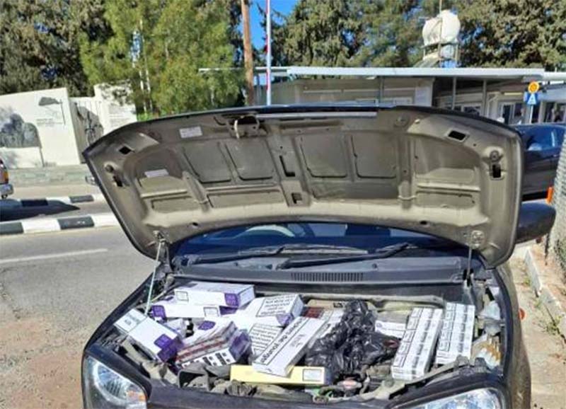 cover Customs officers complain of threats made against them