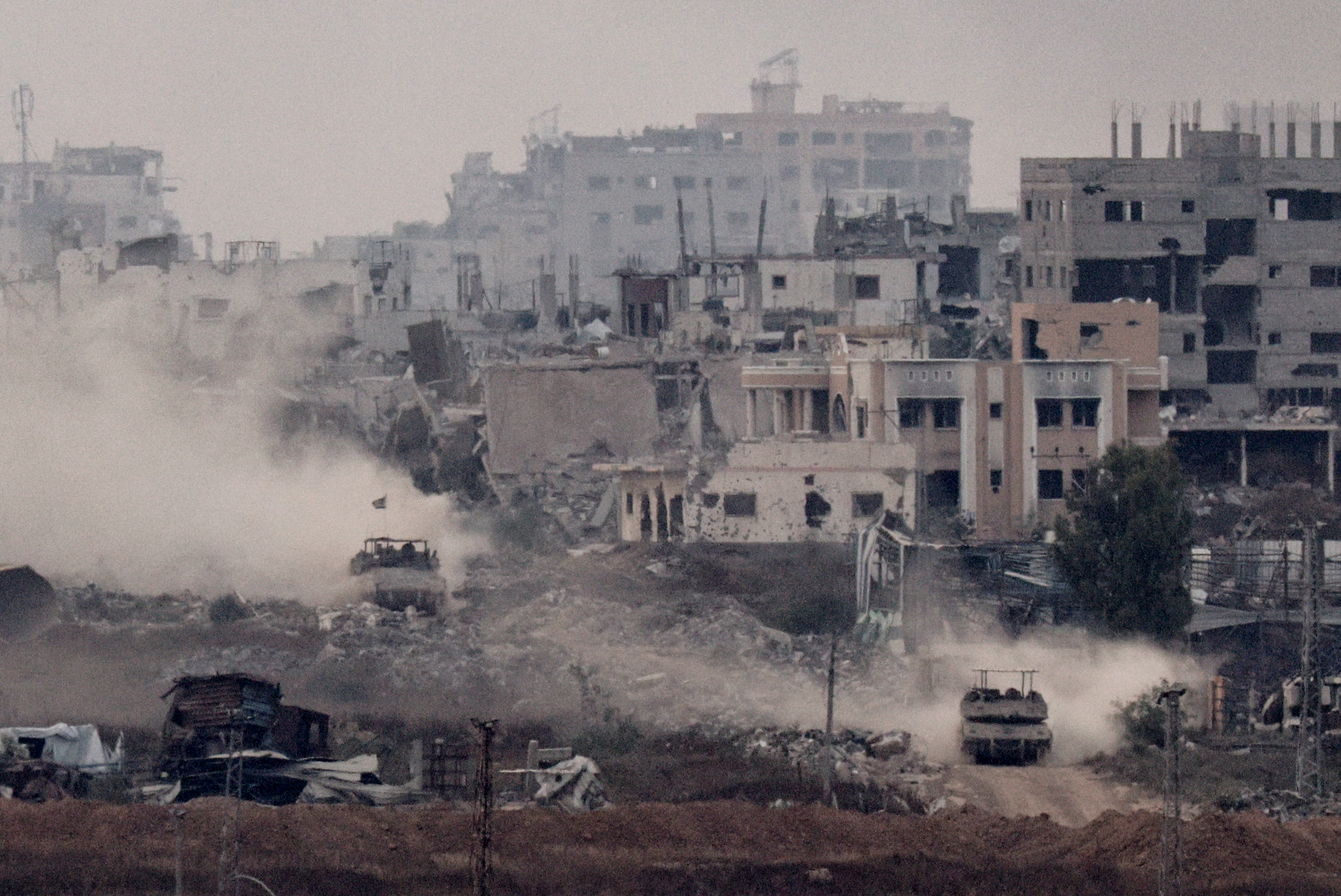 image Israeli fire kills 35 people in Gaza, many at aid site, medics say