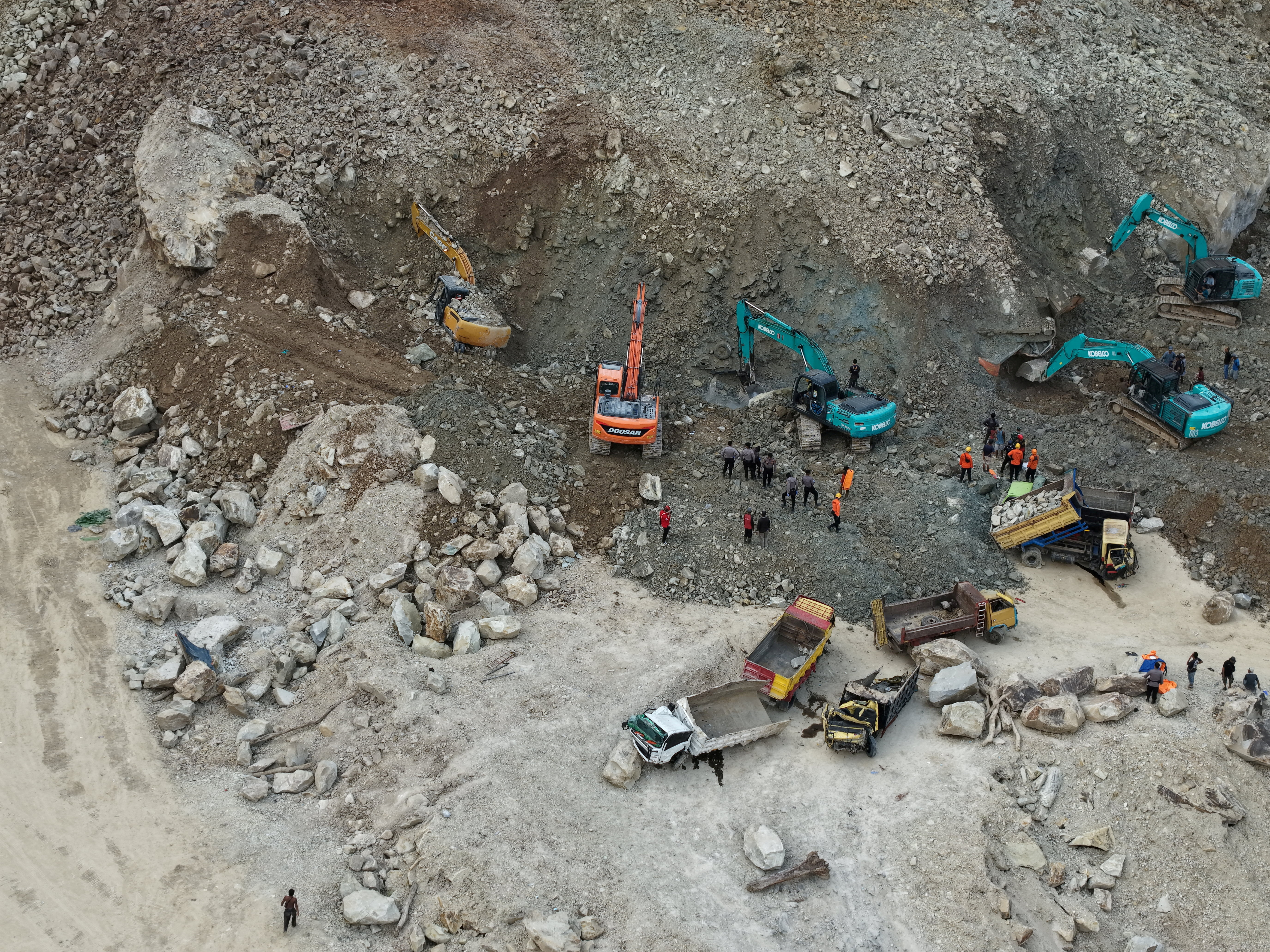 cover Indonesia quarry collapse kills 19, search continues for victims trapped under rubble