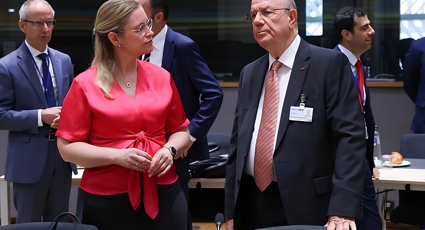 cover Finance Minister urges EU to boost competitiveness, defence