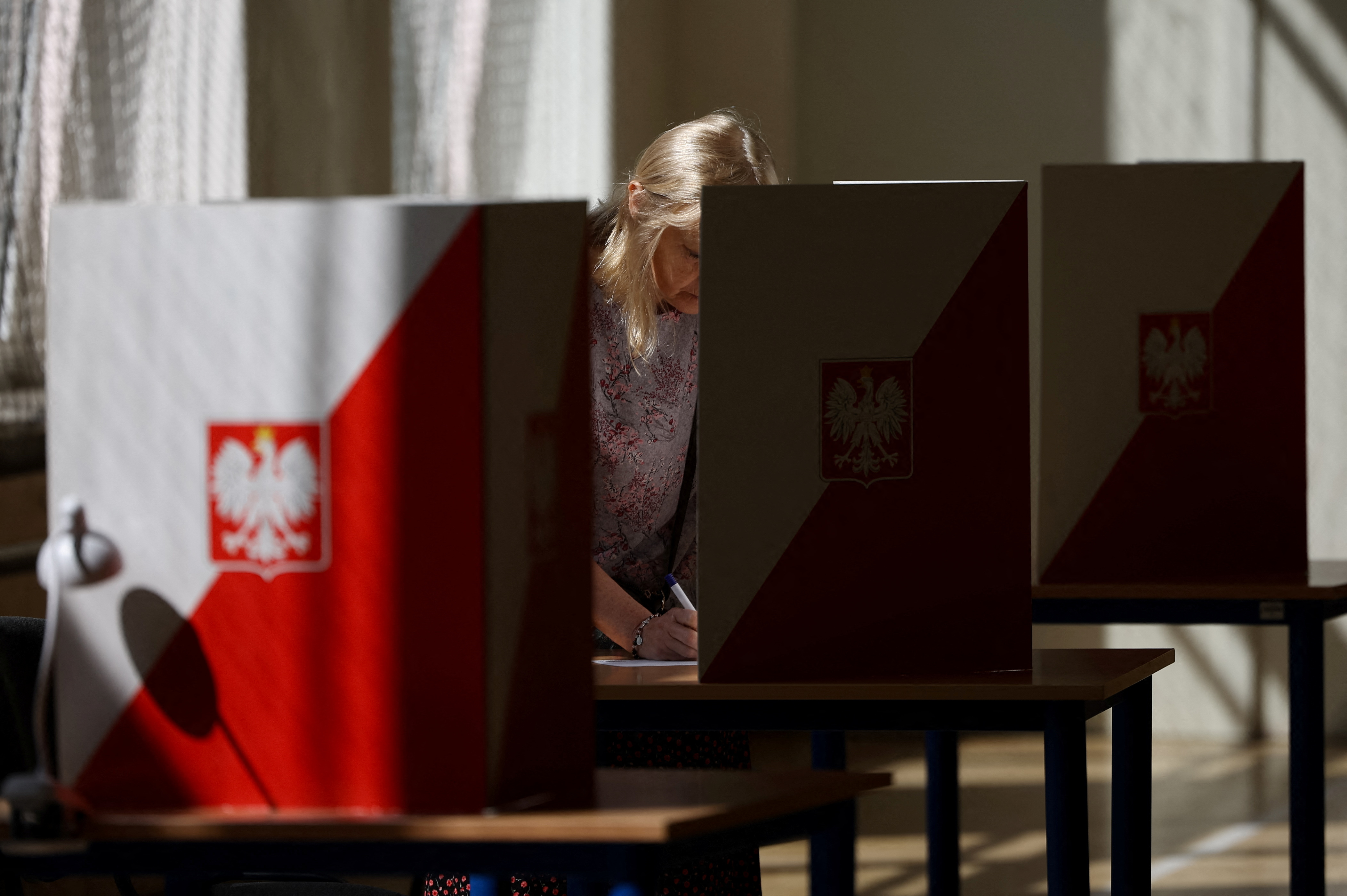 image Poland votes in tight presidential race between pro-EU and nationalist visions
