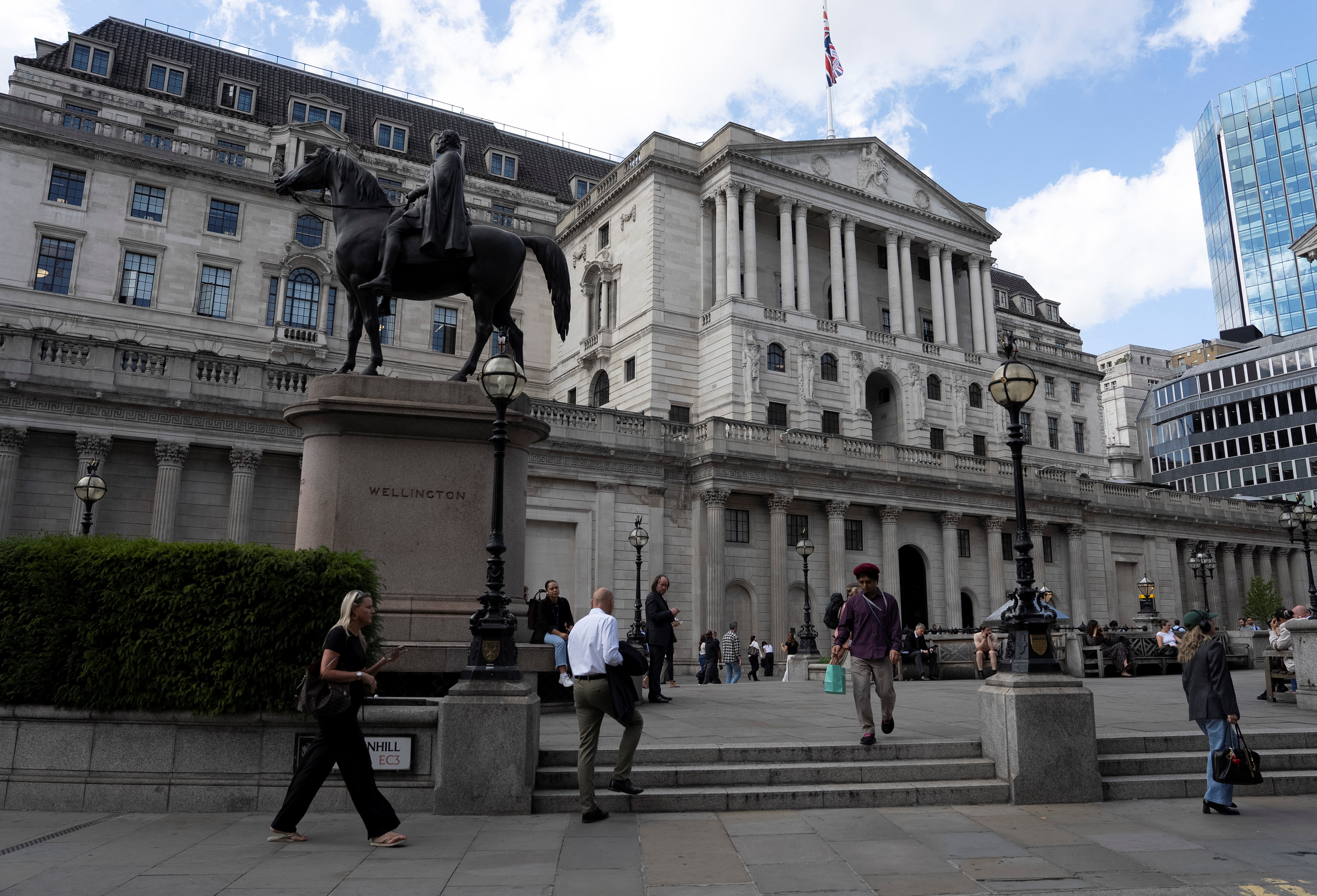 cover Bank of England scrutinises lenders for dollar risk amid Trump worries, sources say
