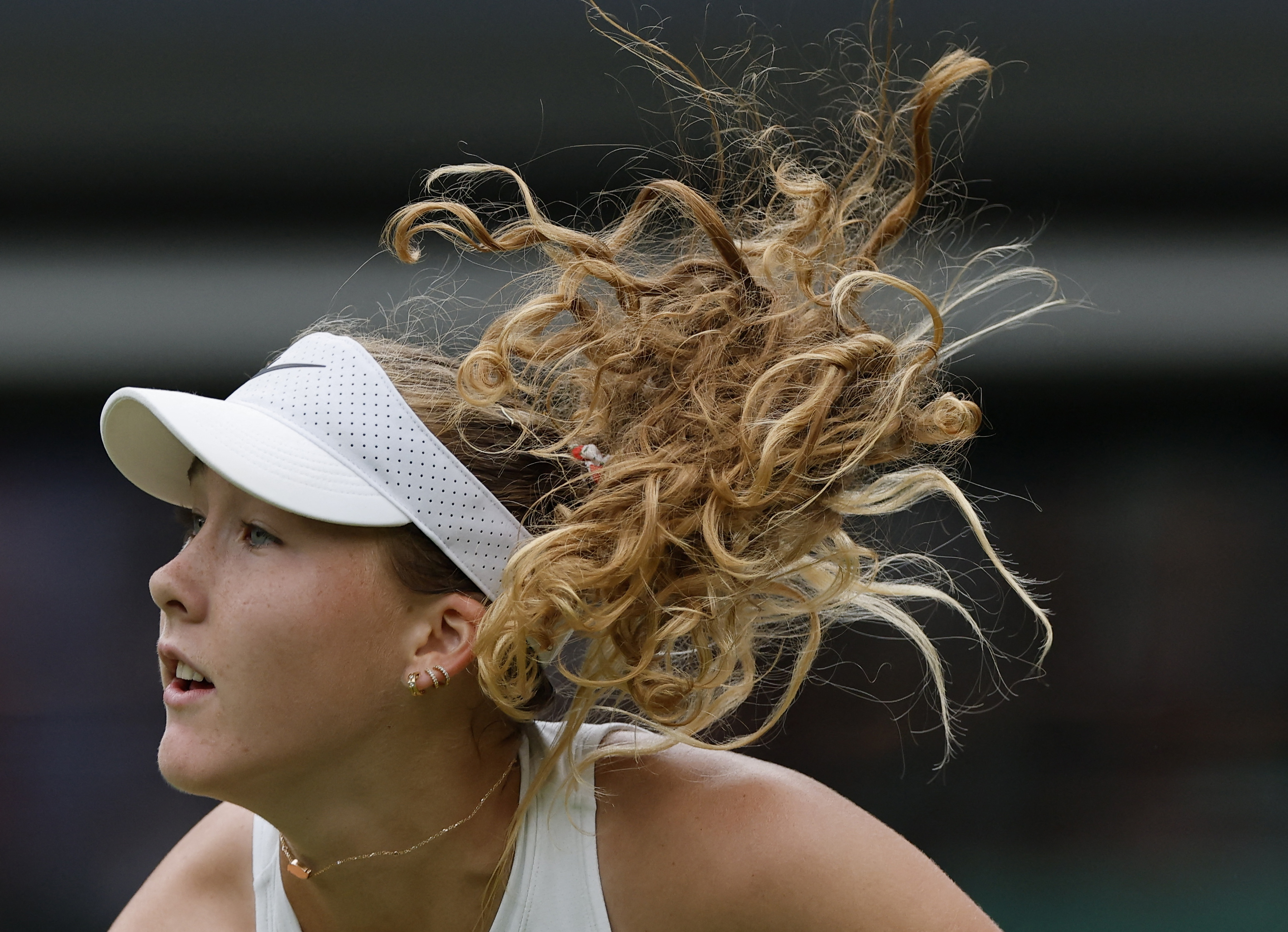 image Teenager Andreeva marches into Wimbledon last 16