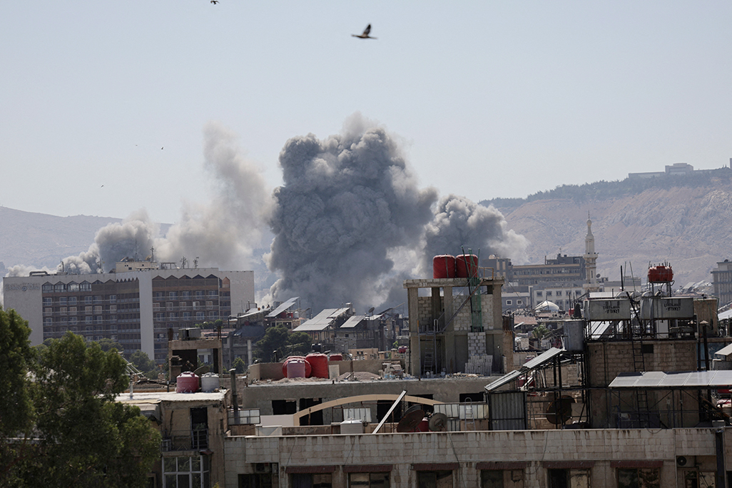 image Israel launches heavy airstrikes in Damascus, vowing to protect Druze