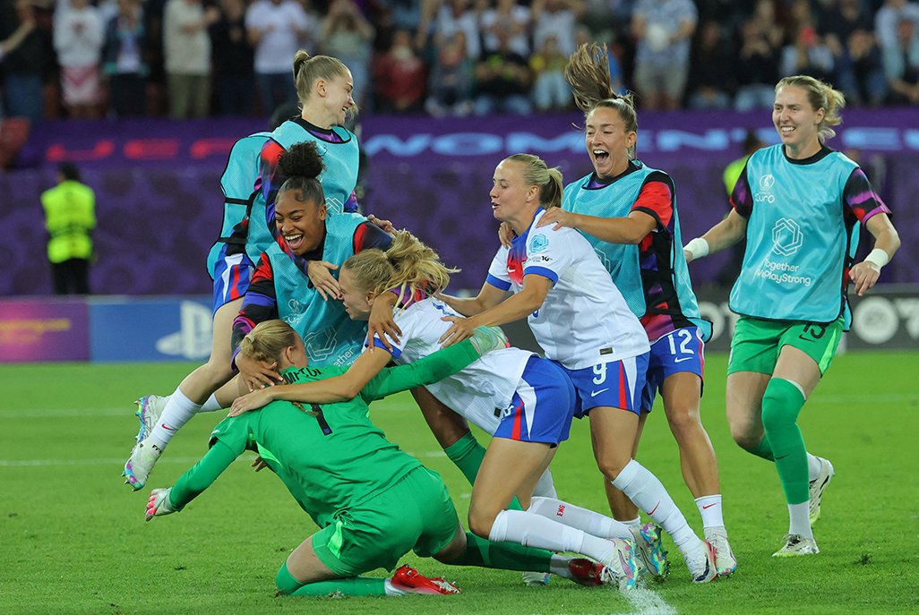 cover England beat Sweden in sensational penalty shoot-out to reach Women&#8217;s Euro semis