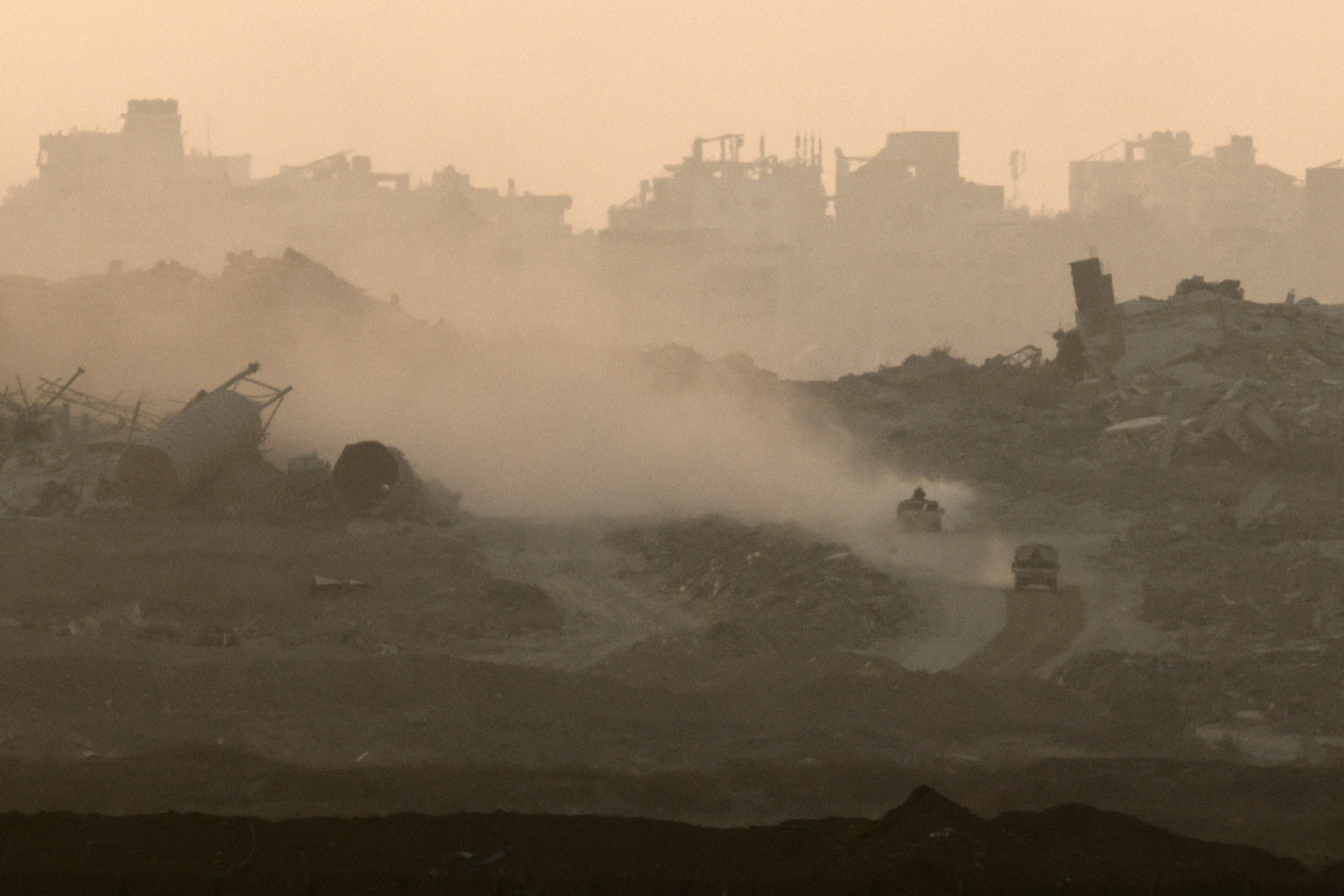 cover Israel sends tanks into Gaza&#8217;s Deir al-Balah, hostage families concerned