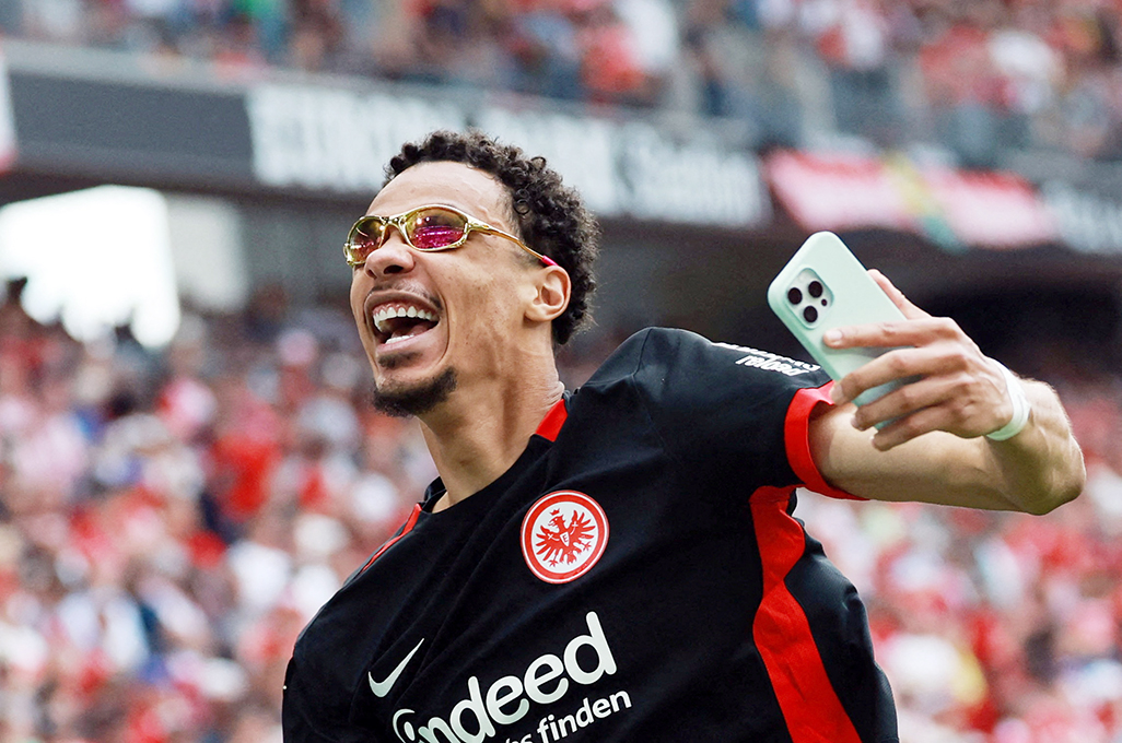 image Forward Ekitike joins Liverpool from Frankfurt
