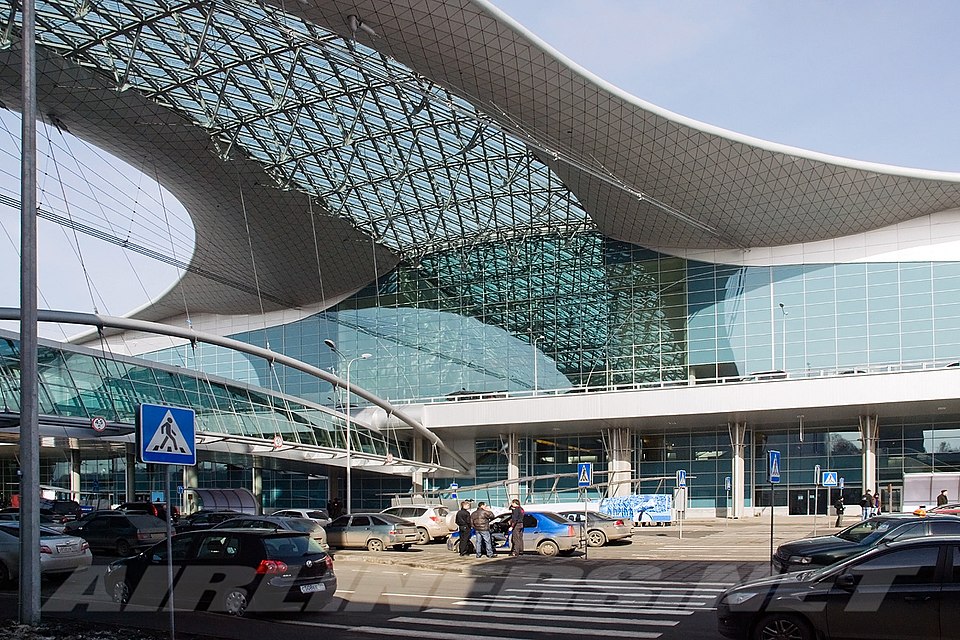 cover Major Ukrainian drone attacks sow chaos at Moscow&#8217;s airports
