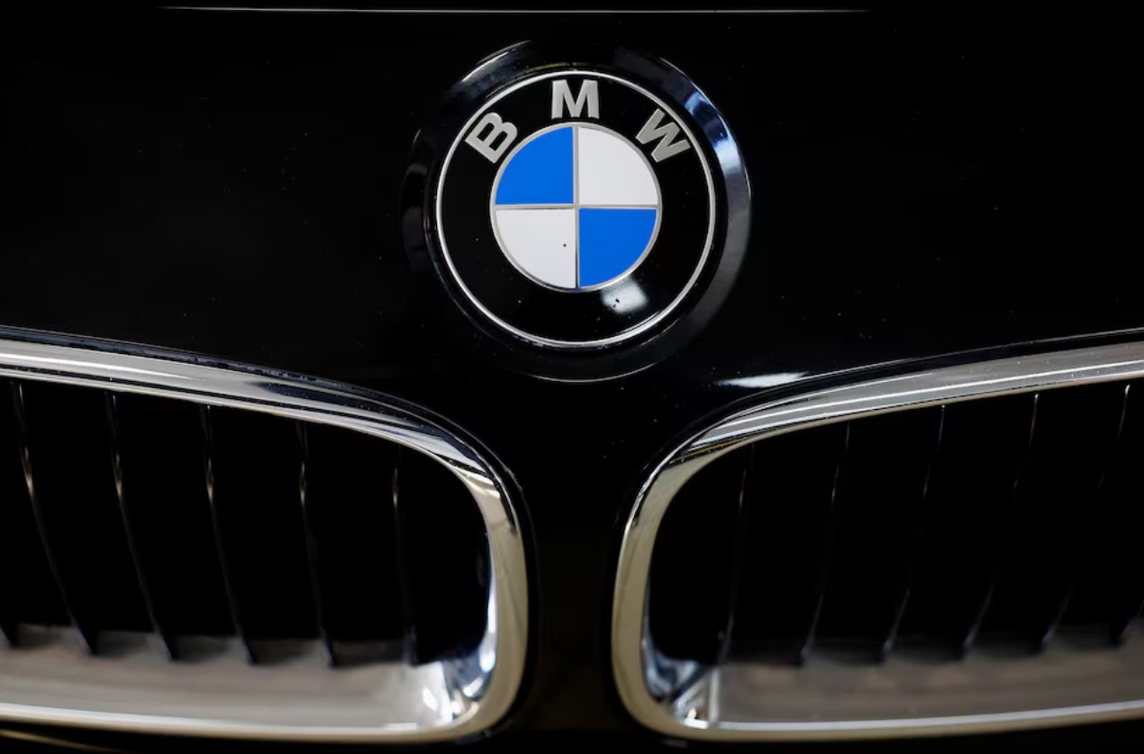 cover BMW taps Momenta for smart driving systems in China
