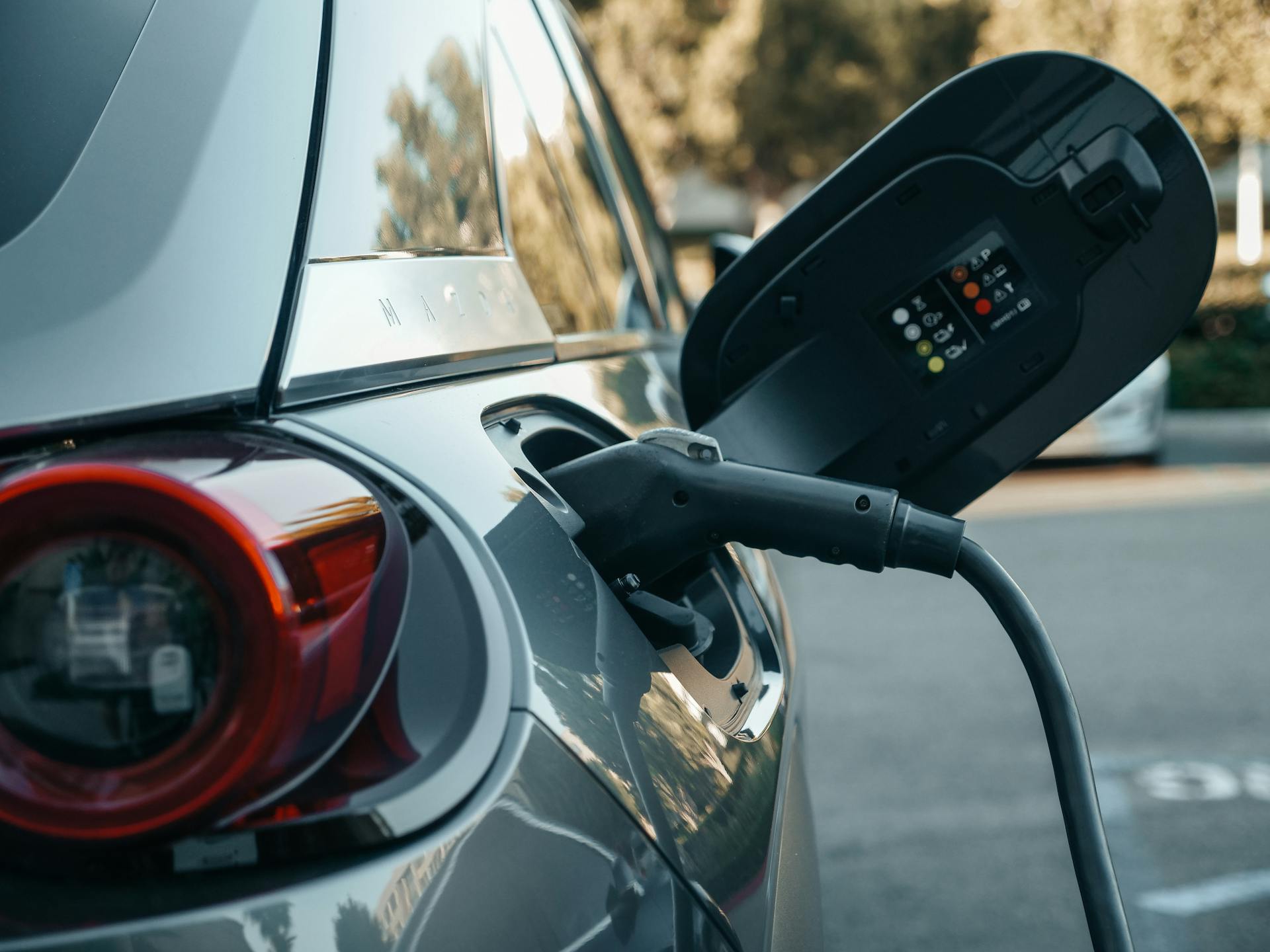 cover Self-repairing batteries promise longer life and range for electric cars