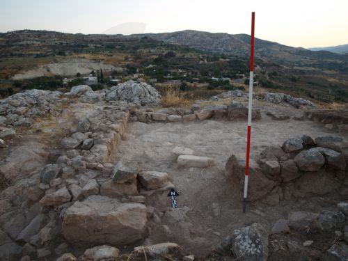 cover New excavations reveal details on Late Bronze Age life