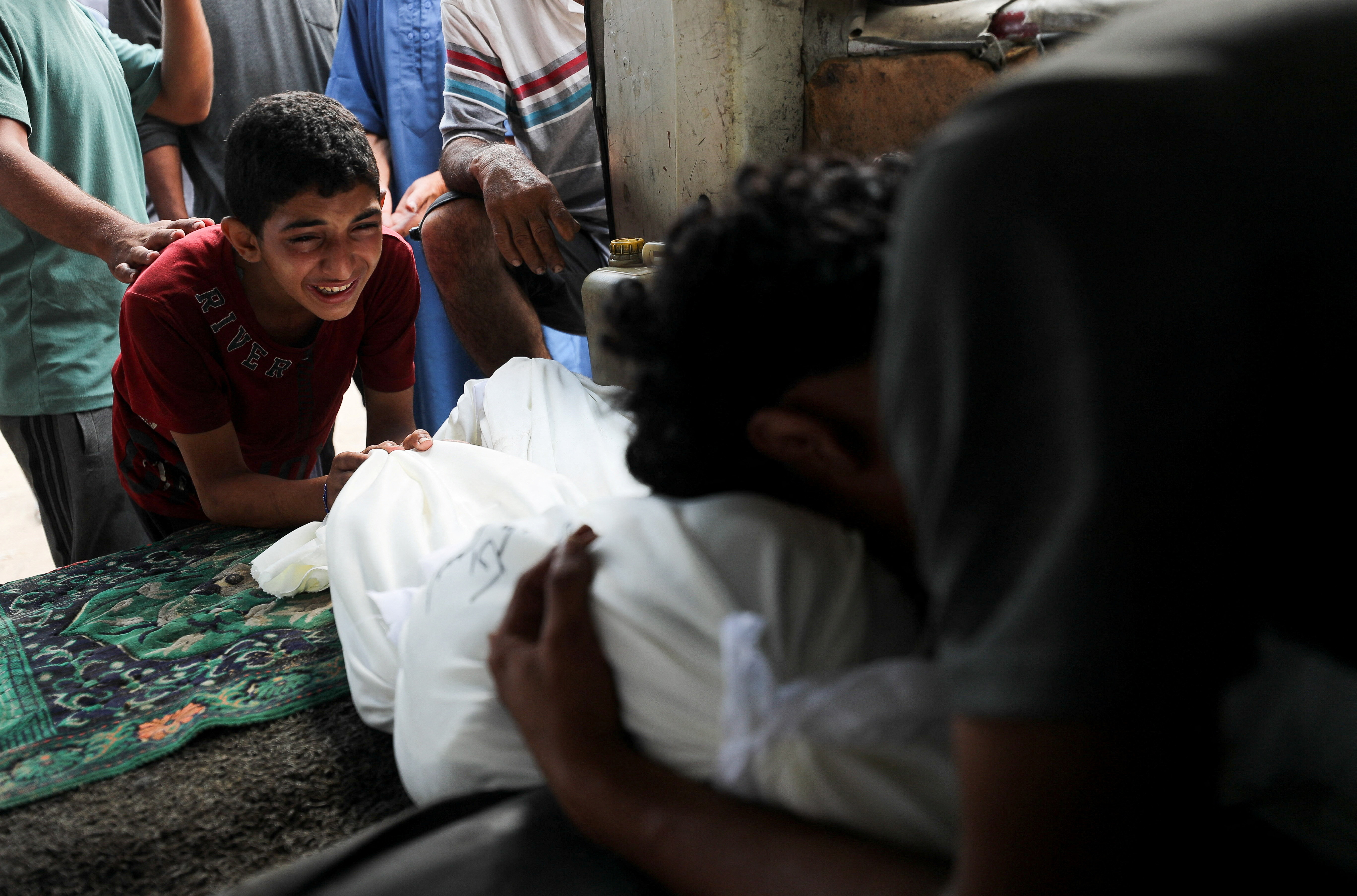 cover At least 32 killed by Israeli fire while seeking aid in Gaza, hospital says