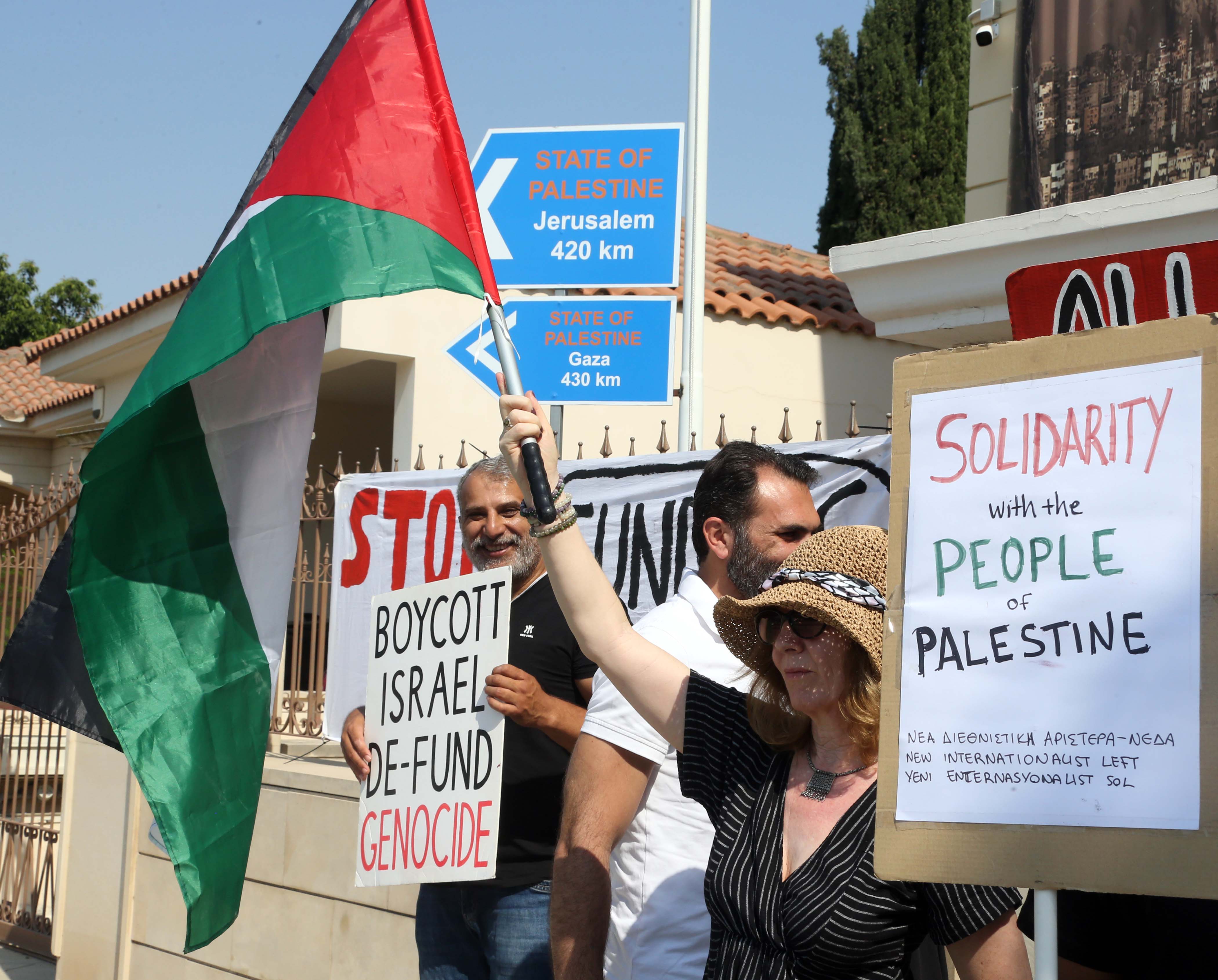 cover ‘Gaza is being starved’: demo outside embassy