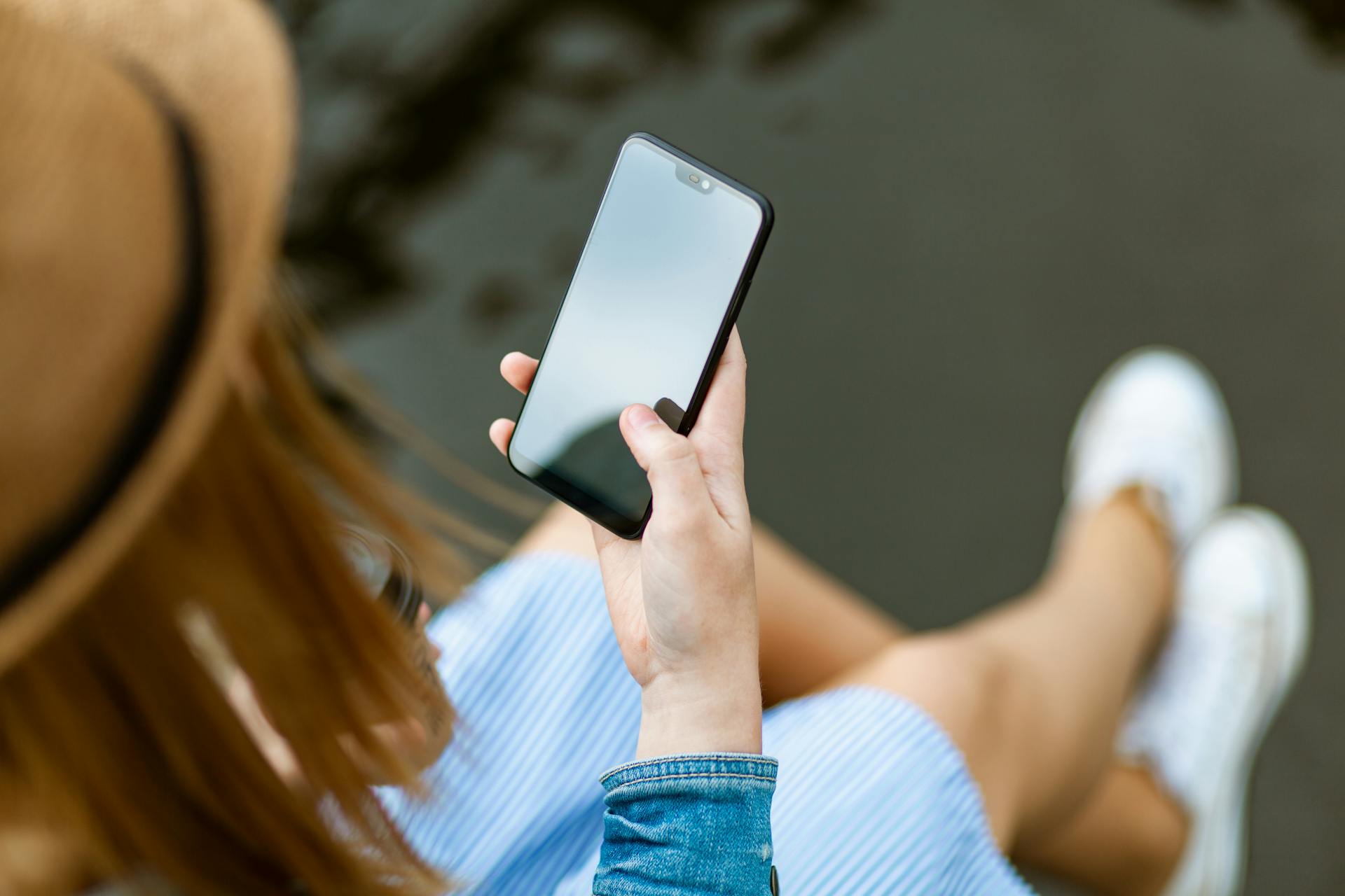 cover Global smartphone sales fall for first time in six quarters