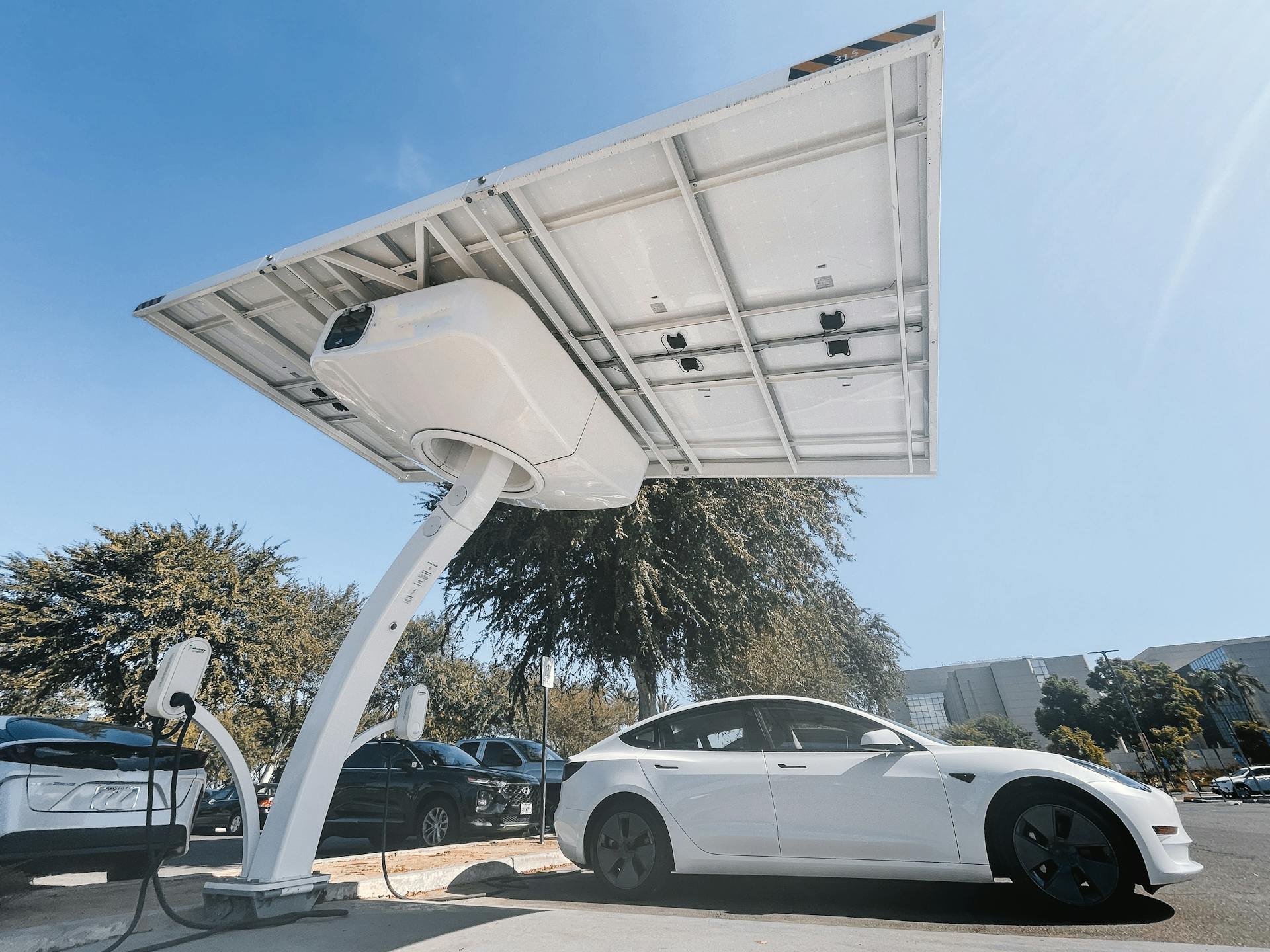 cover Hybrids and electric vehicles gain ground in Cyprus