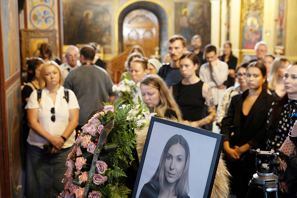 image Ukraine buries reporter who died in Russian captivity, urges release of others