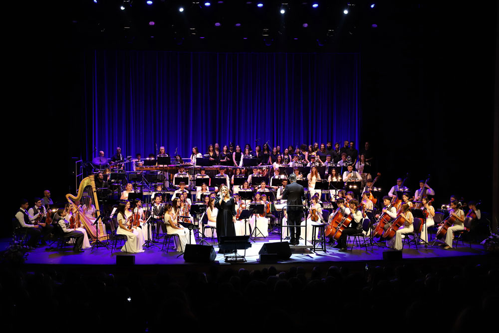 cover Alexia joins youth orchestra to sing the classics