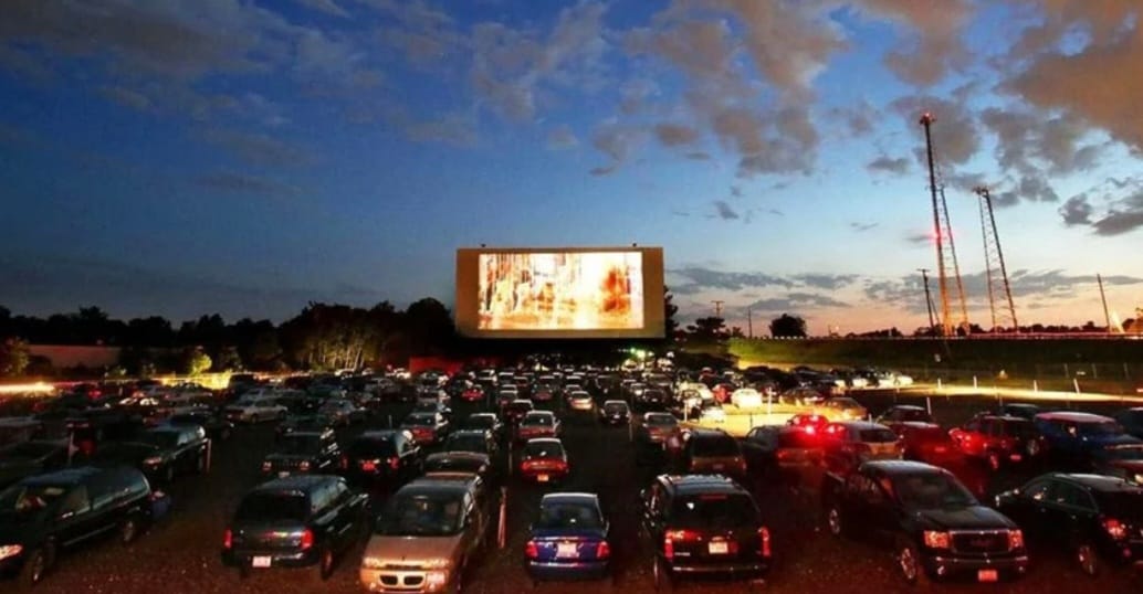 cover Summer cinema with classic cars