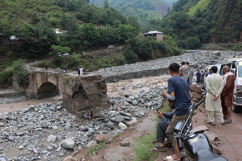 cover More than 300 people dead in Pakistan after heavy rains, floods
