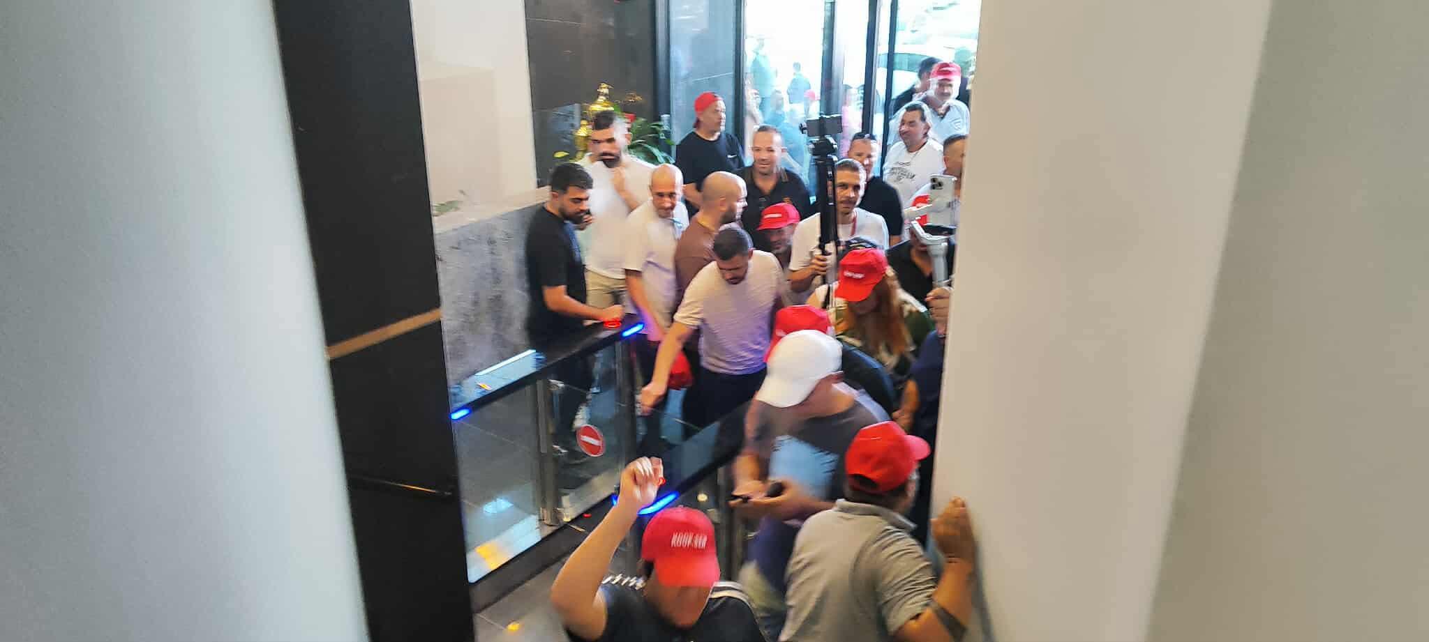 cover Striking workers break into bank’s headquarters in north