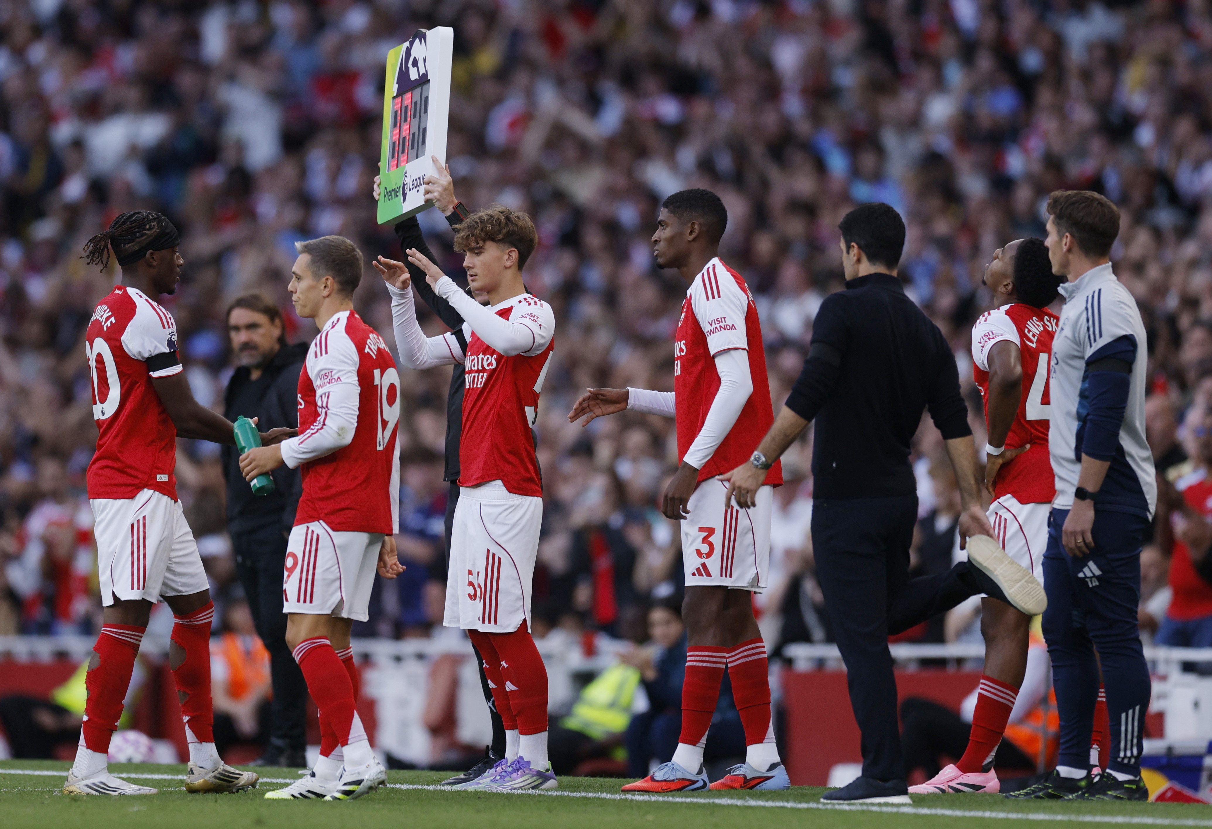 cover Liverpool, Arsenal protecting perfect records early in season