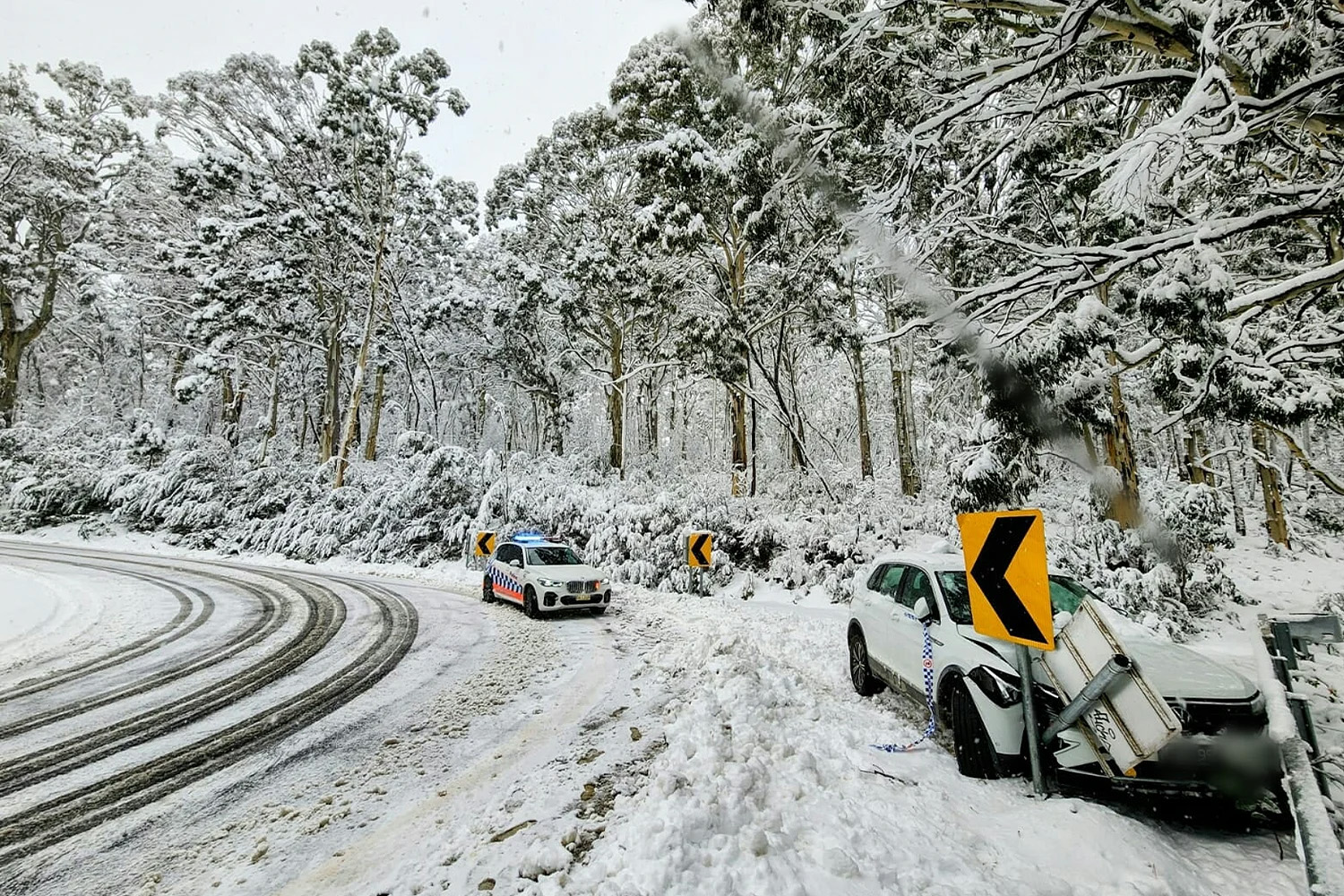 cover Australian towns blanketed with rare snow in wild weather
