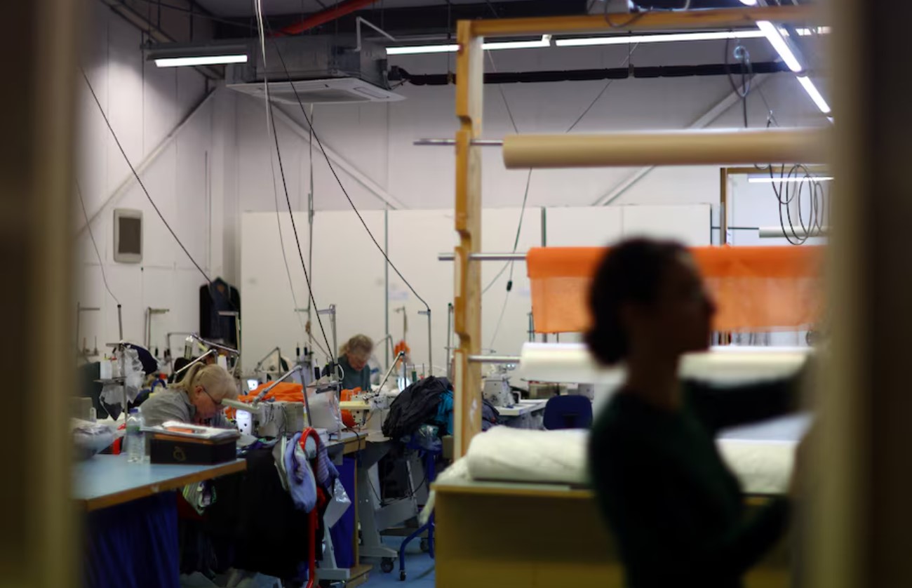 cover UK manufacturing edges toward growth as optimism rebounds
