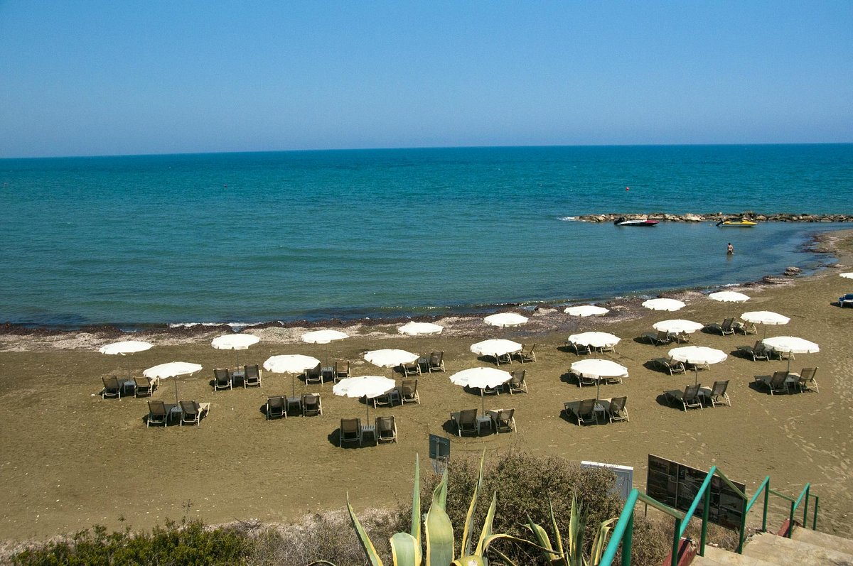 cover Pebbles to be put back at Pervolia beach to curb erosion