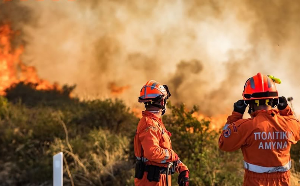 cover Civil Defence denies chief was ‘lounging at beach’ during wildfire