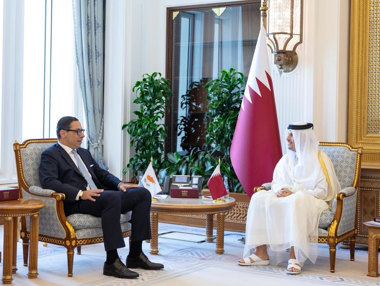 cover Kombos meets Qatari Prime Minister Al Thani