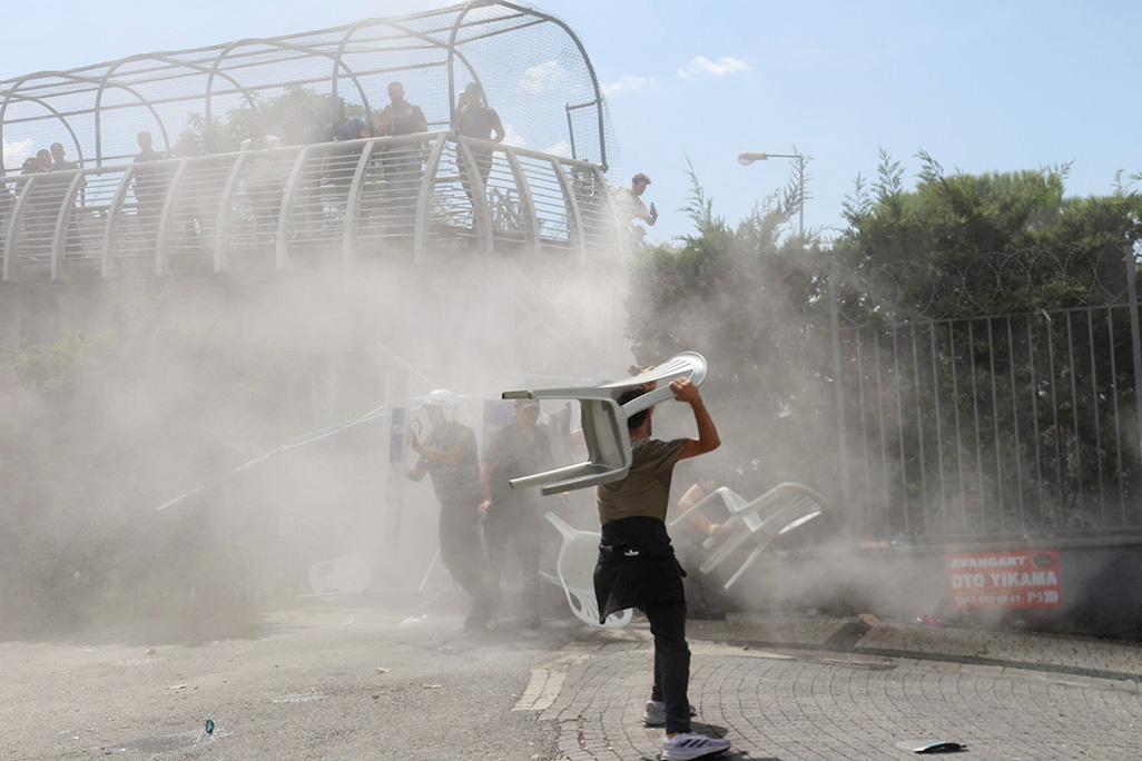 cover Turkey opposition uses tables, chairs to block police besieging headquarters