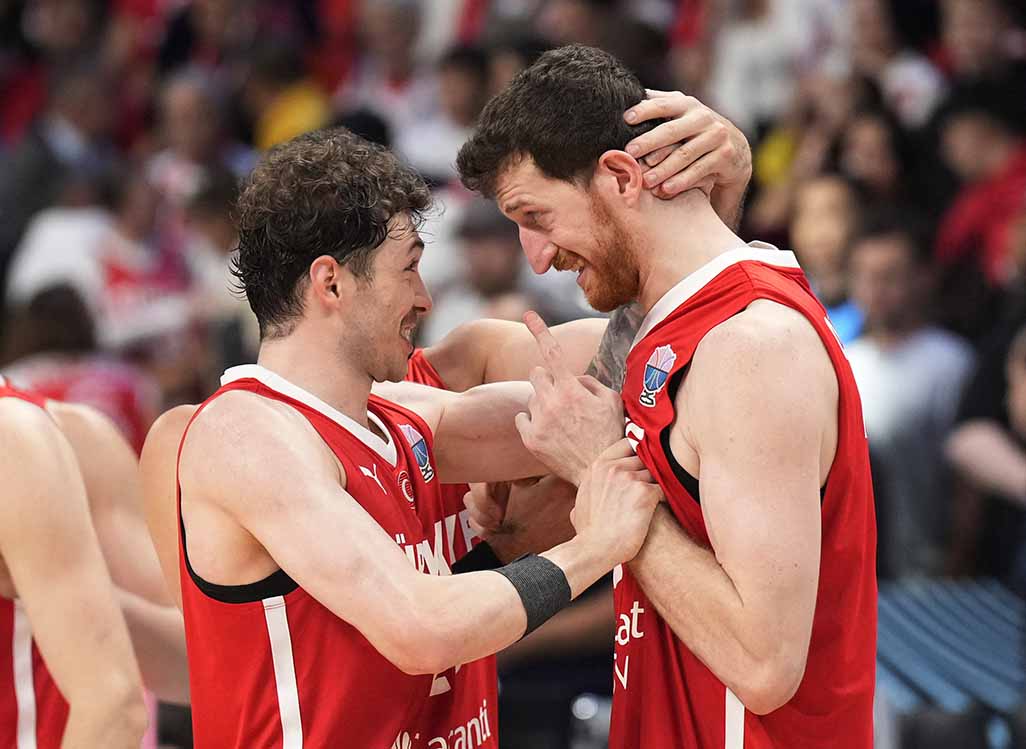 cover Turkey thrash Greece to reach Eurobasket final 