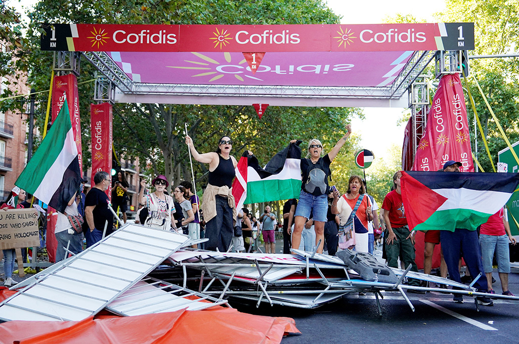 cover Vingegaard secures Vuelta a Espana title as race stopped by Madrid protests