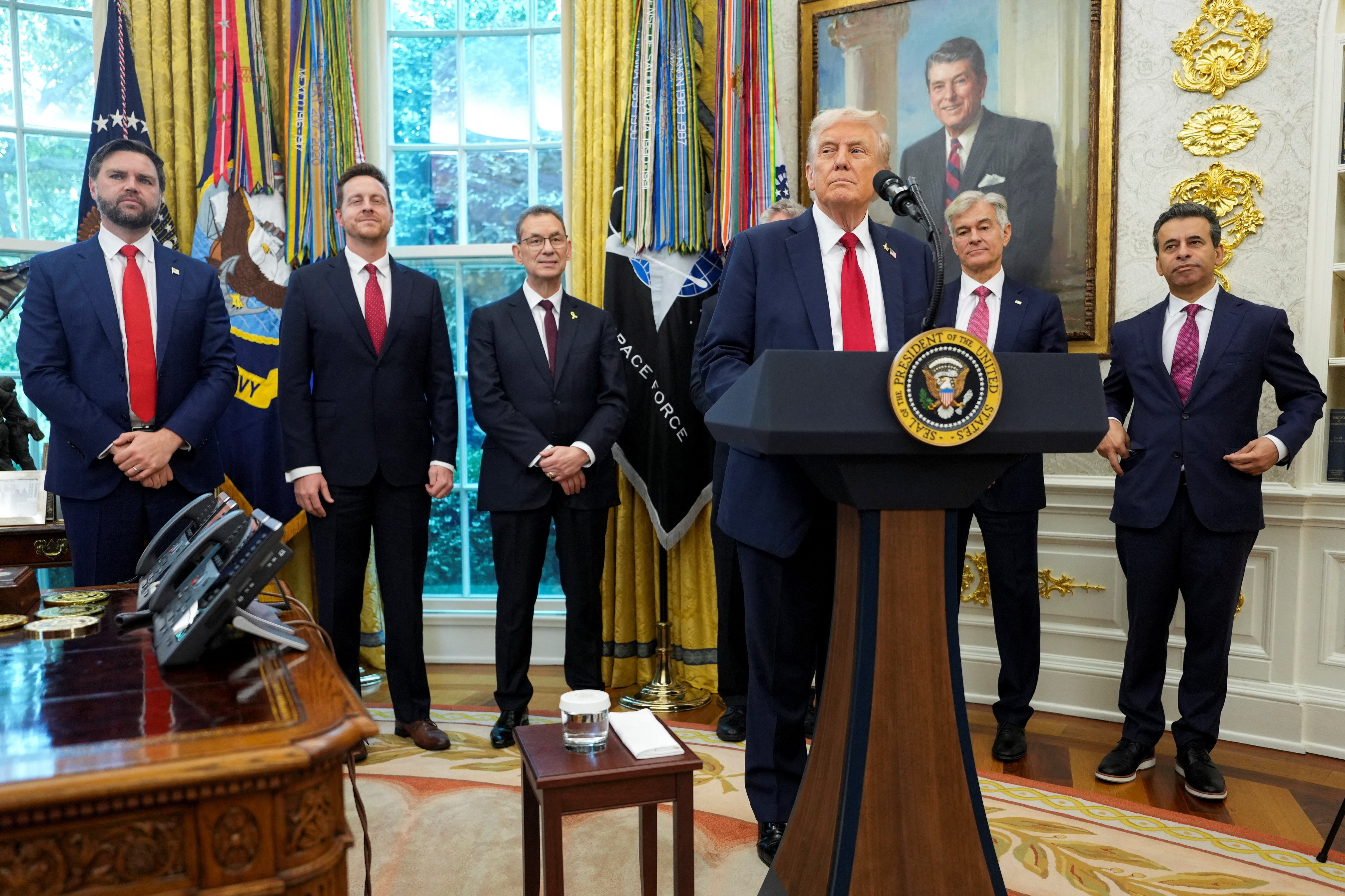 image Trump says Pfizer will cut drug prices for tariff relief, promises other drugmaker deals