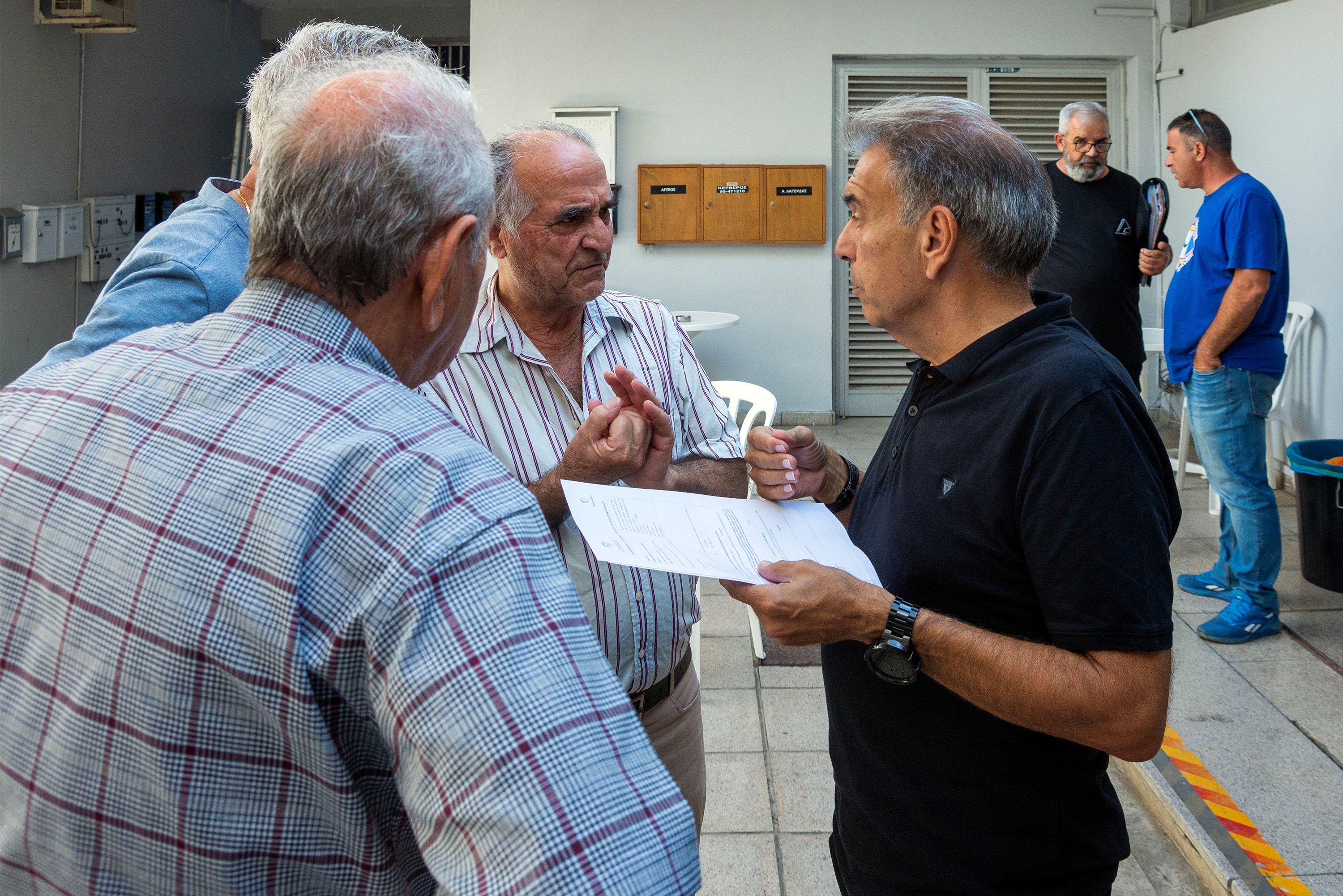 image Customs agents ready for interim solution after strike ends