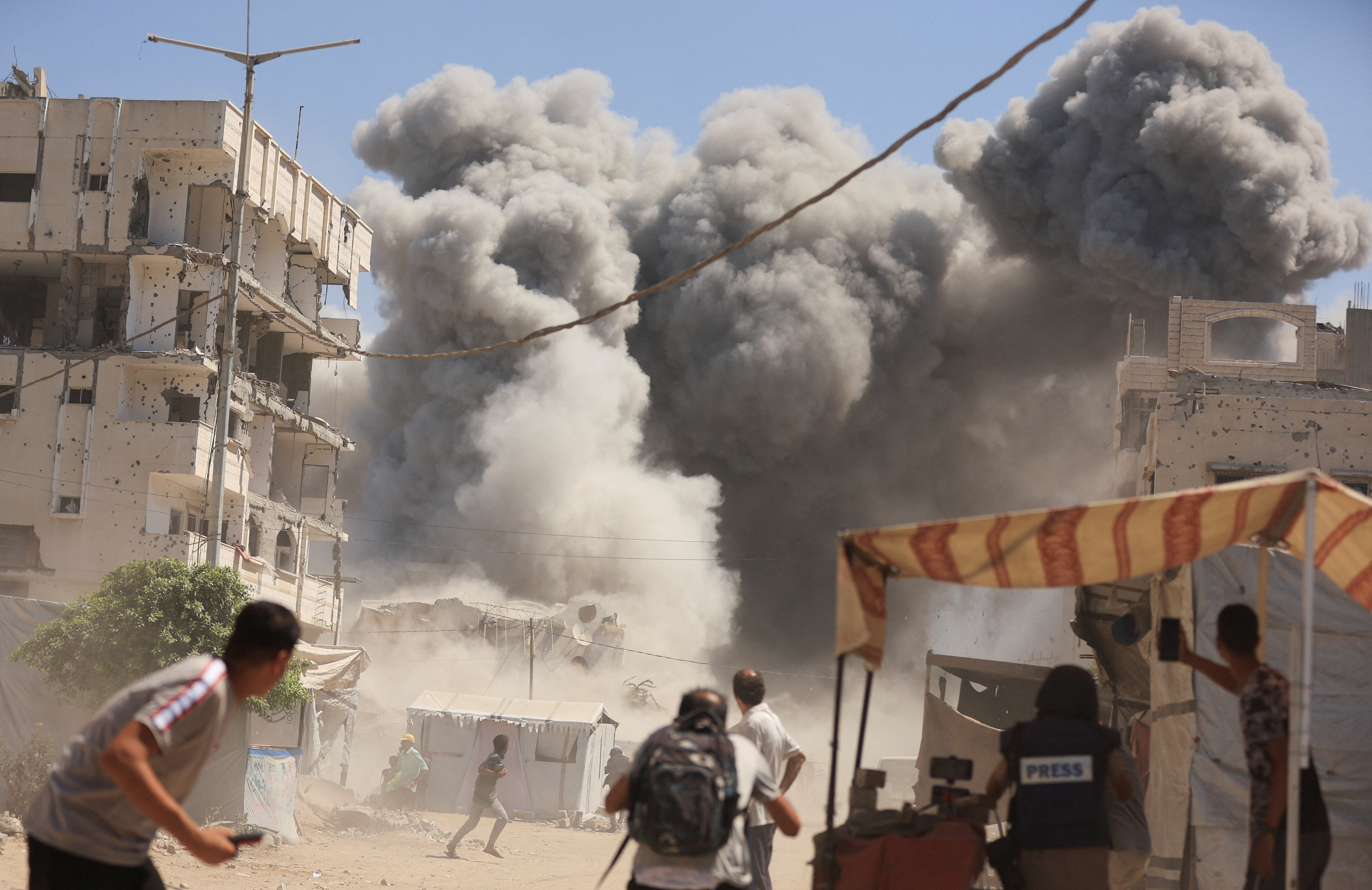cover &#8216;Gaza is burning&#8217;, Israel says as it launches ground operation