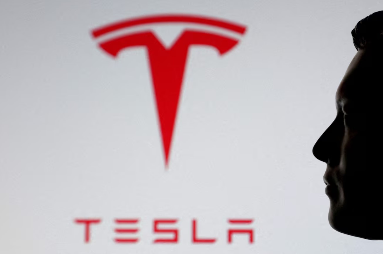cover Musk’s $1bn Tesla purchase signals renewed confidence in company