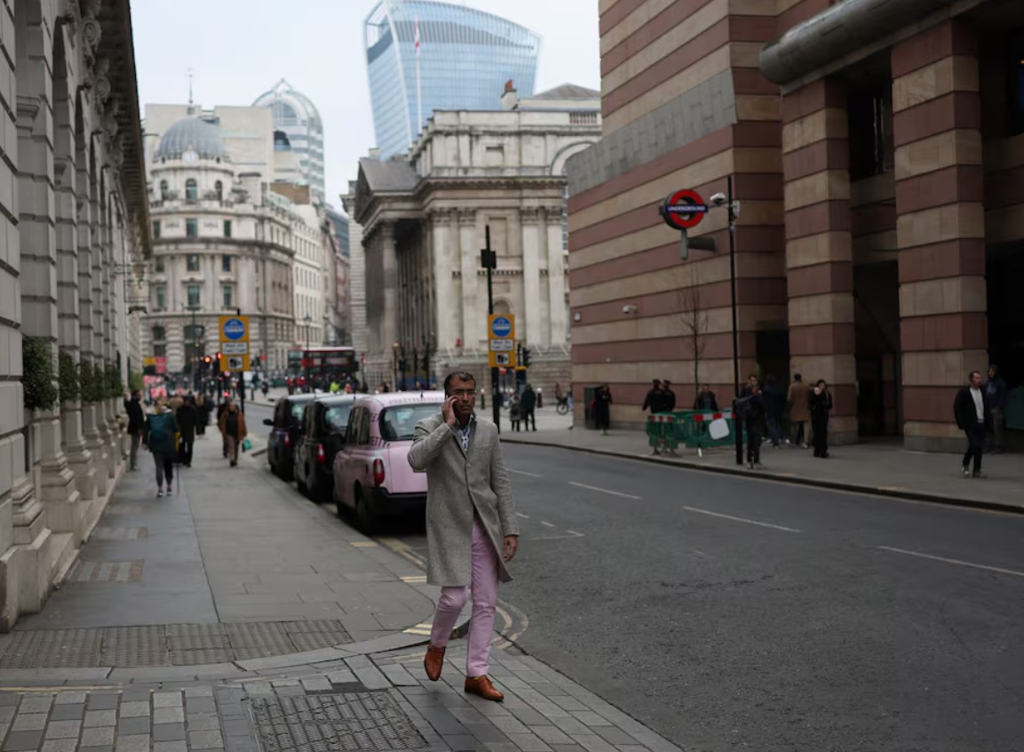 cover Entry-level job opportunities in UK to shrink, says retail boss