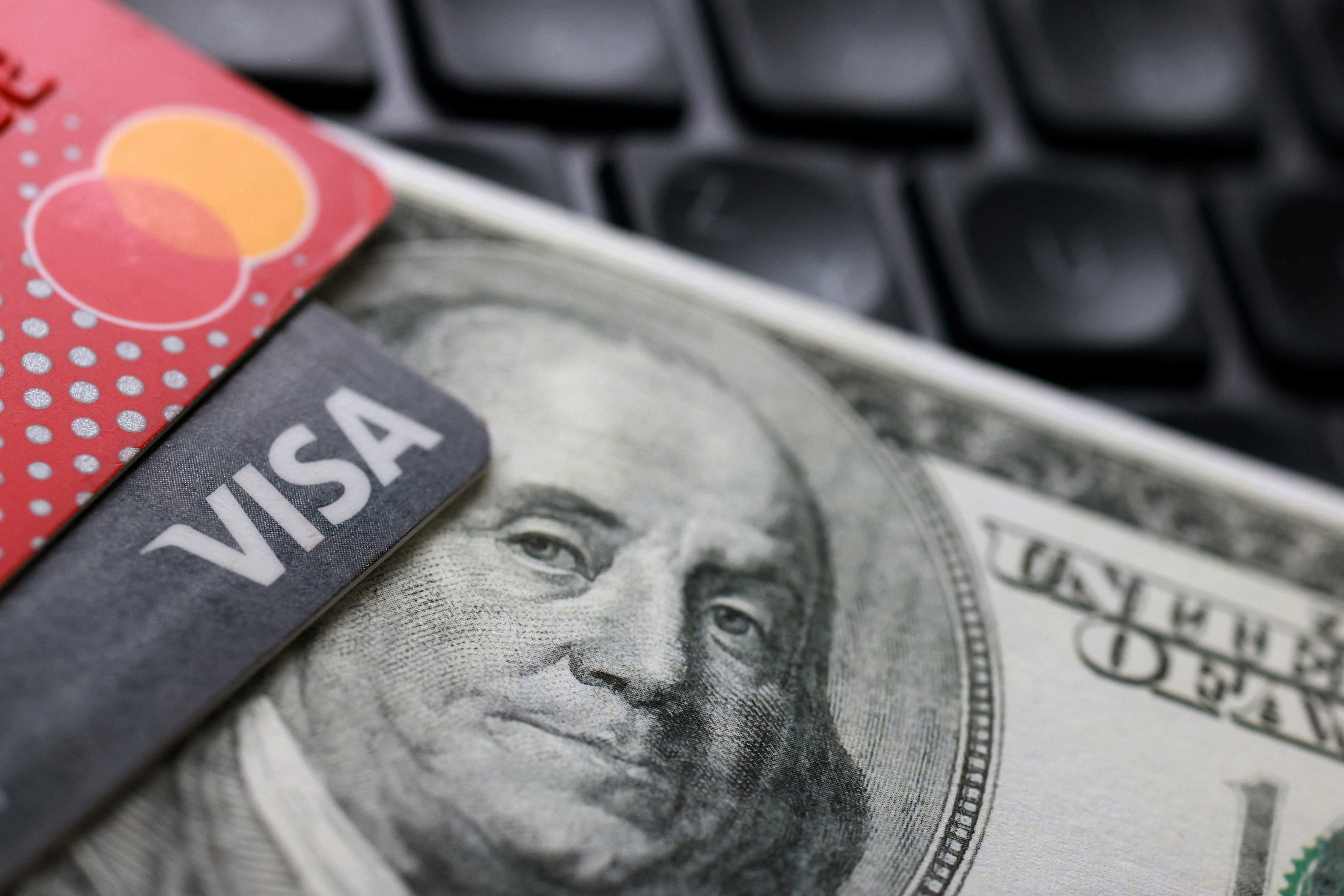 image Trump&#8217;s tariff threat on China sinks dollar