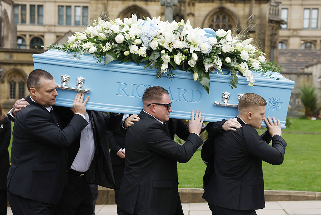image Ricky Hatton&#8217;s funeral draws thousands in Manchester tribute