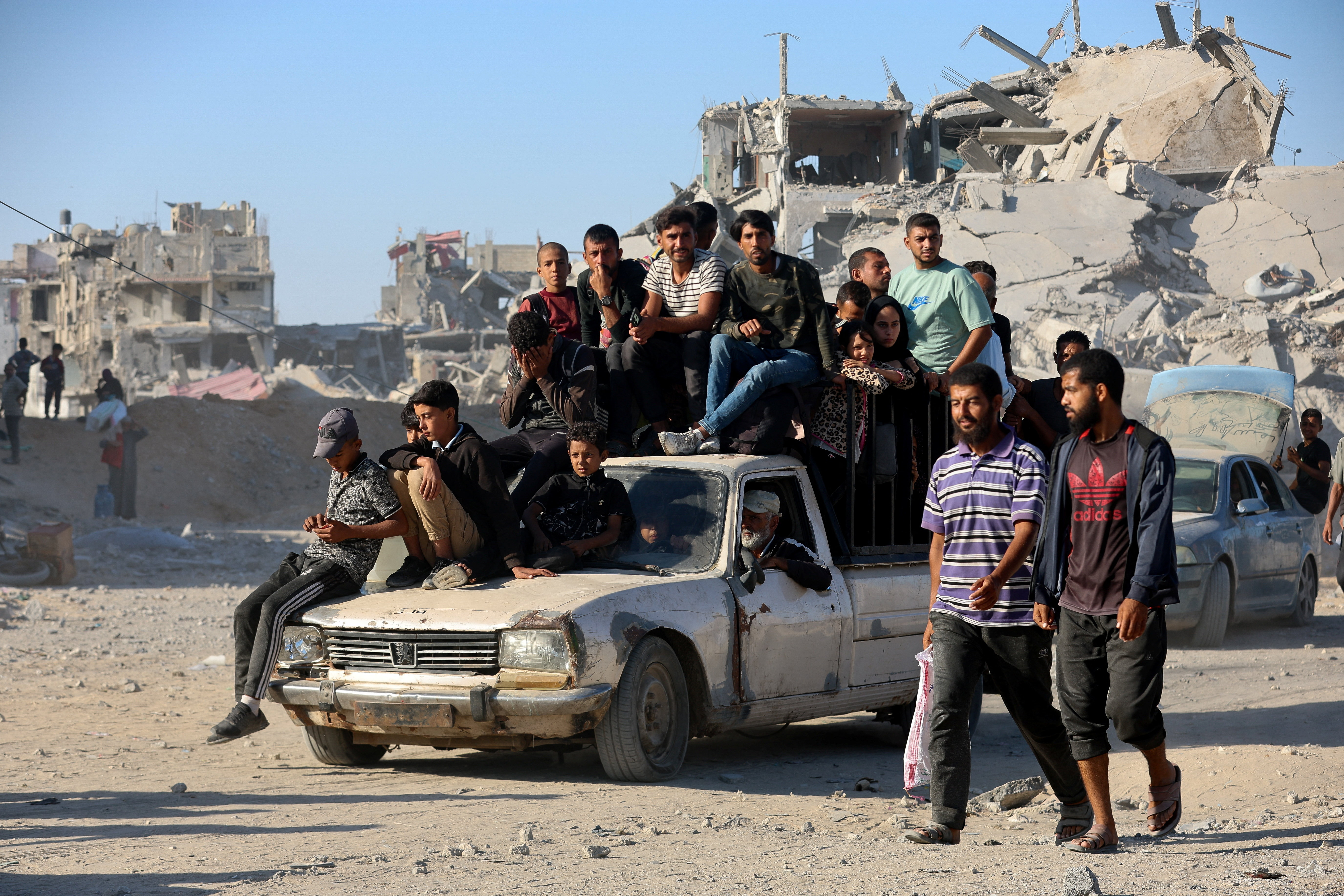 image Gazans stream back home as Israel-Hamas ceasefire holds
