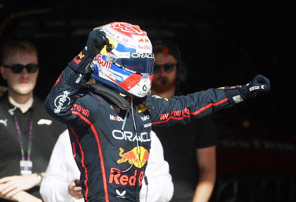 cover Verstappen takes dominant US Grand Prix win