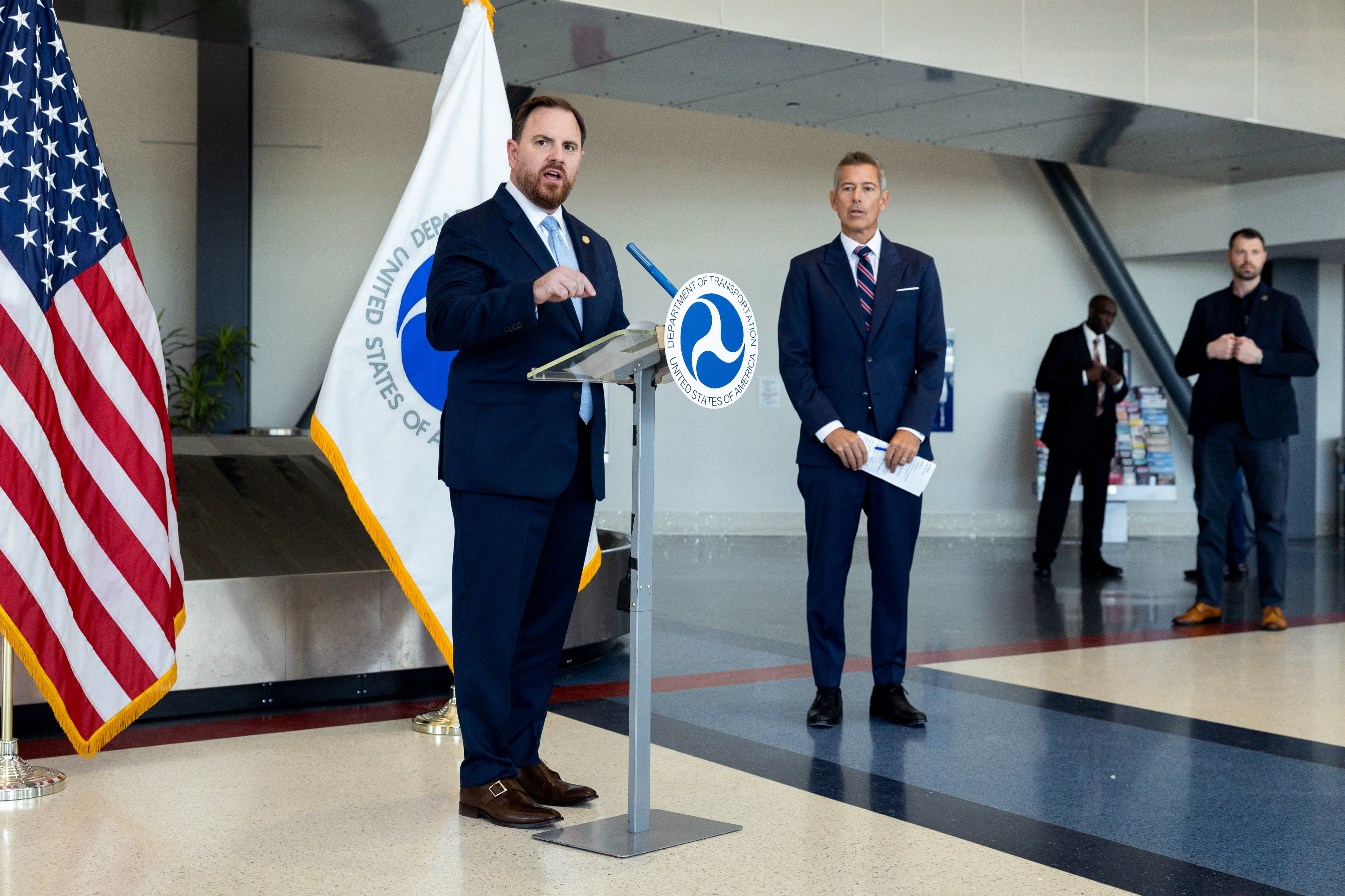 cover US expects more flight delays as controllers soon to miss paychecks