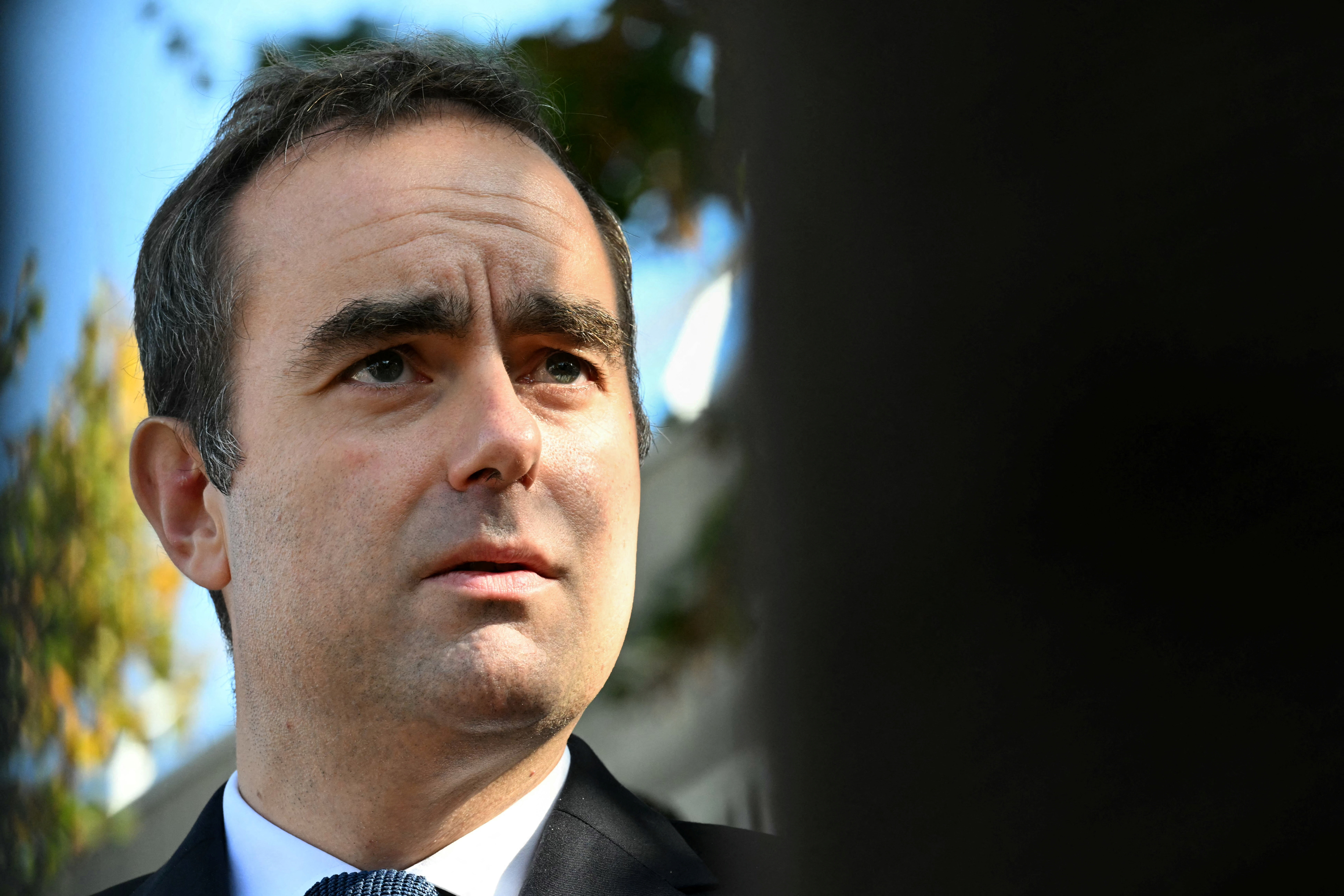 image French PM urges end to ‘ridiculous spectacle’ as budget deadline looms