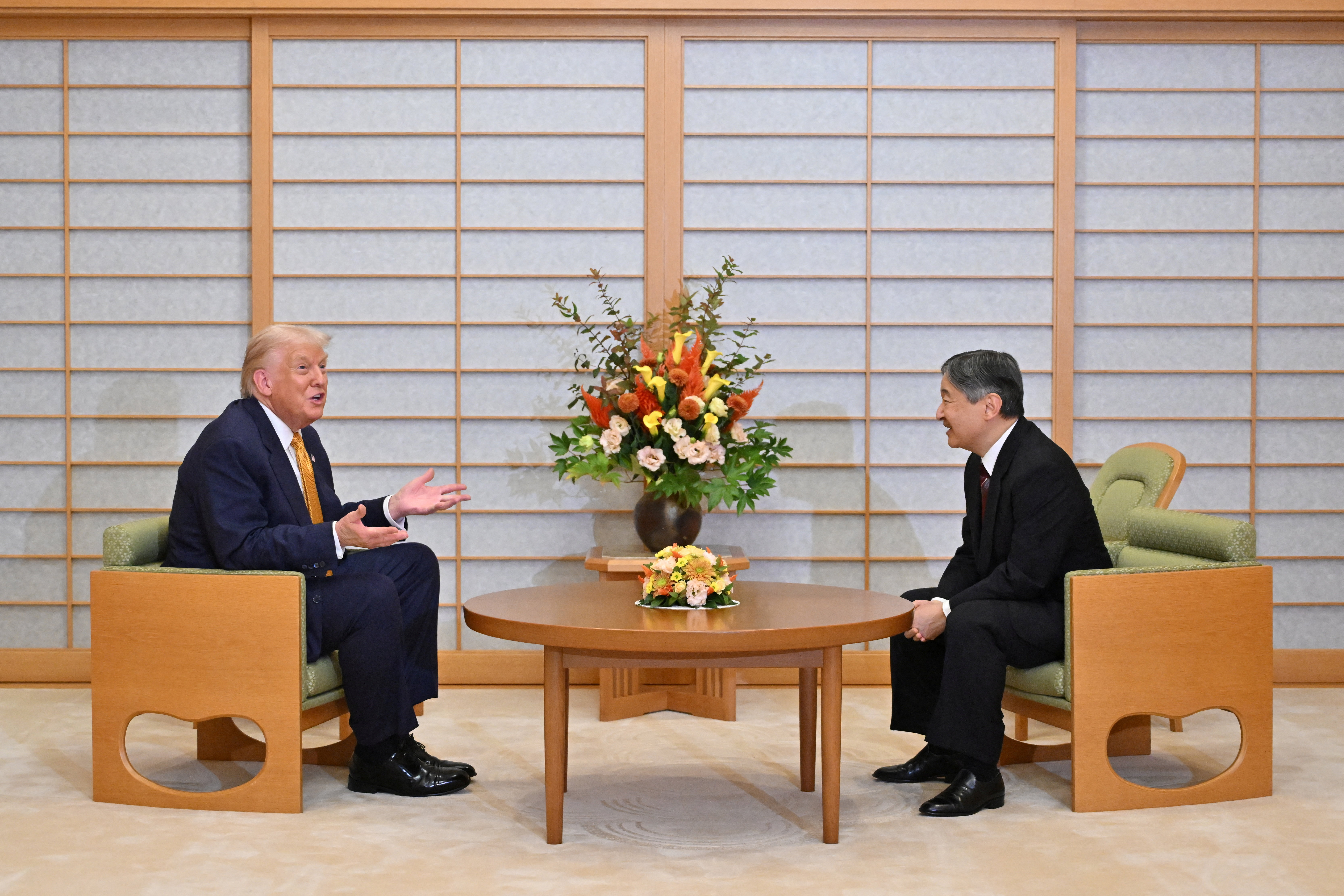 cover Trump gets royal welcome in Japan, China trade truce hopes rise